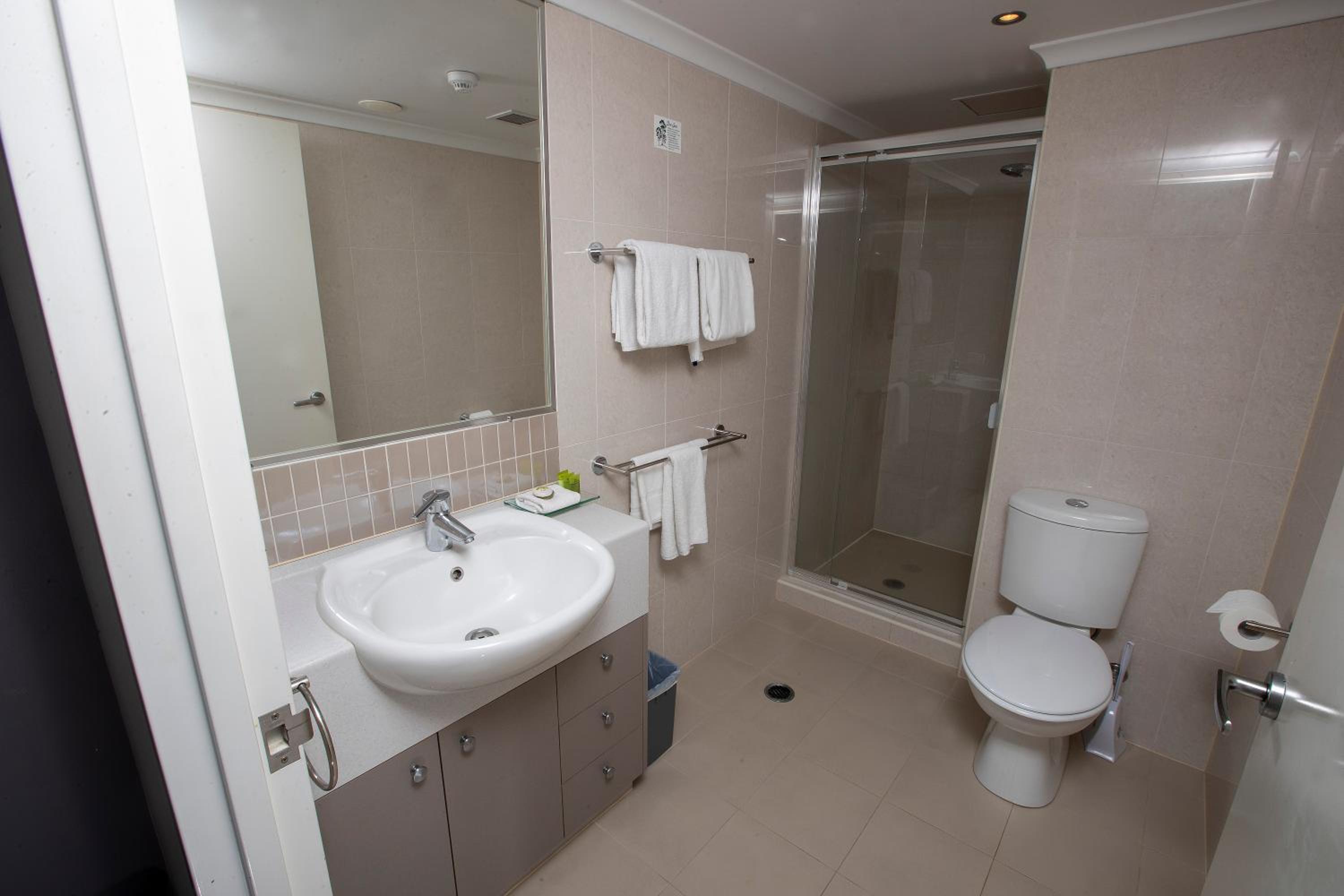 One-Bedroom Apartment - Photo 3