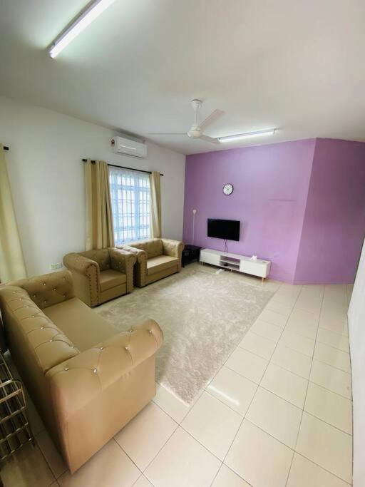 Three-Bedroom House photo 2