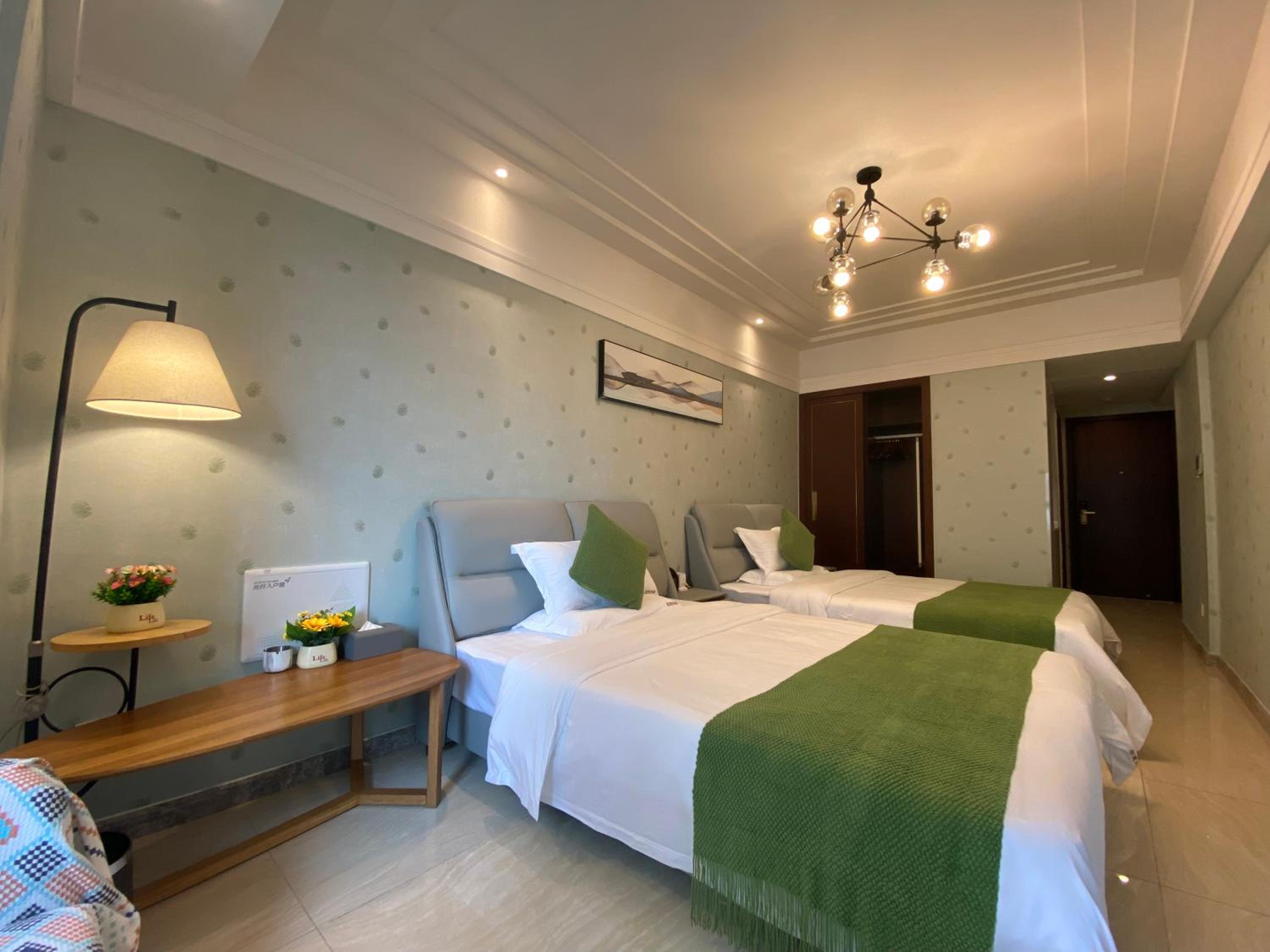 Large Double or Twin Room photo 3
