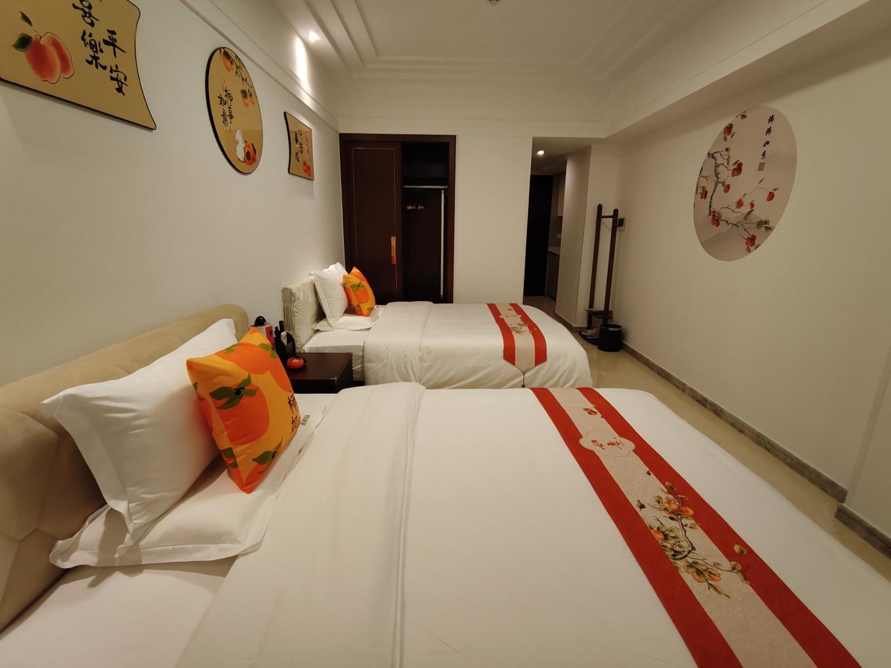 Large Double or Twin Room photo 2
