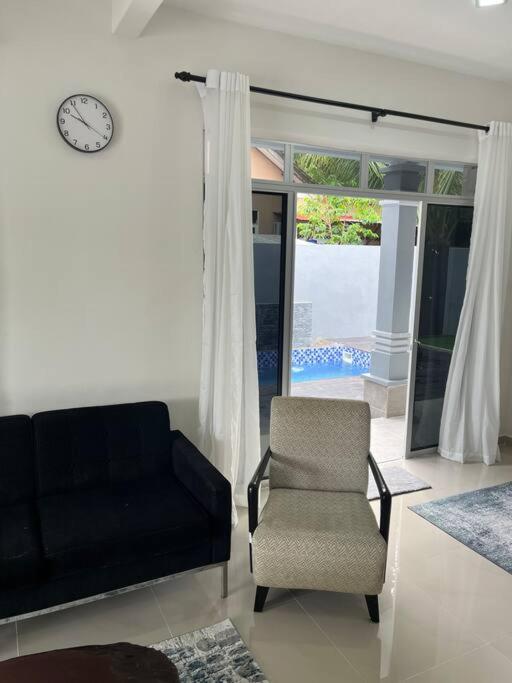 Three-Bedroom Villa photo 2