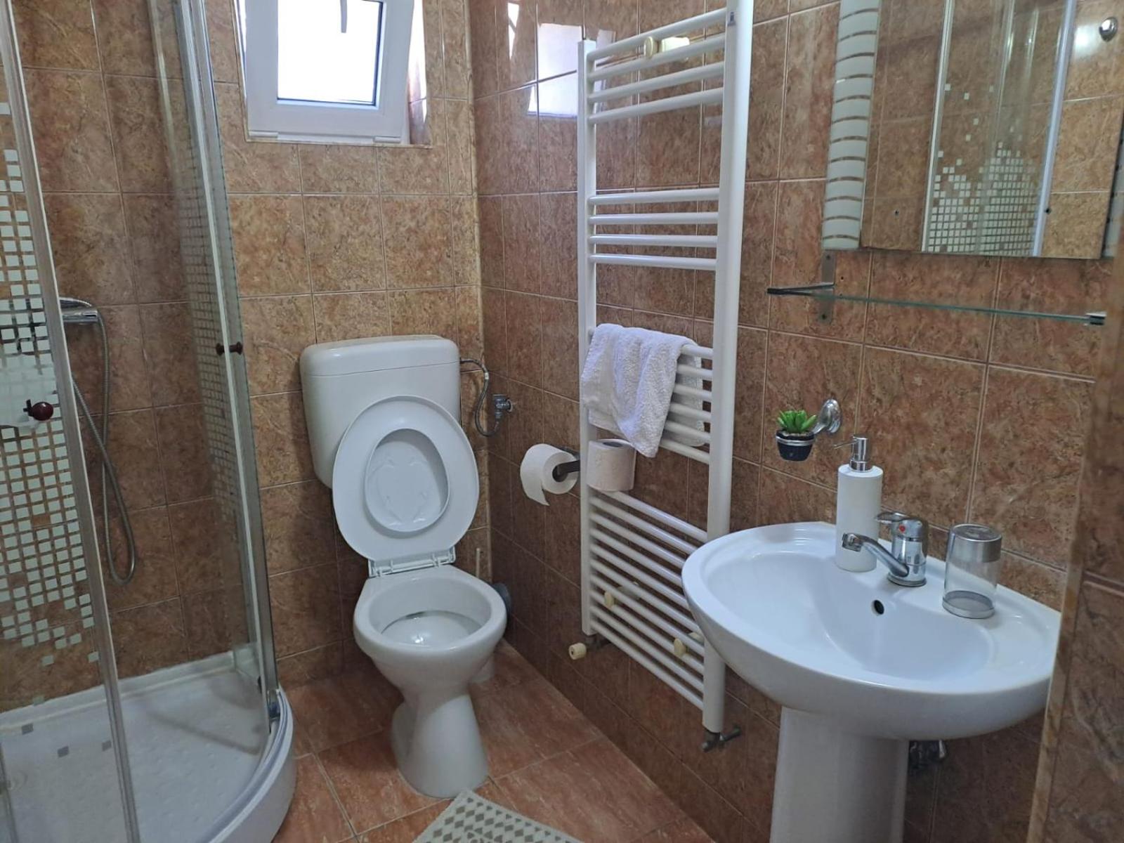Deluxe Double Room (2 Adults + 1 Child) photo 3