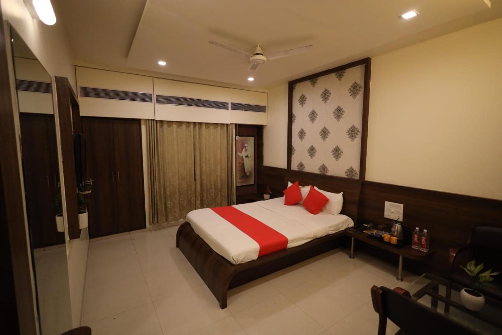 Deluxe Room - Photo 13
