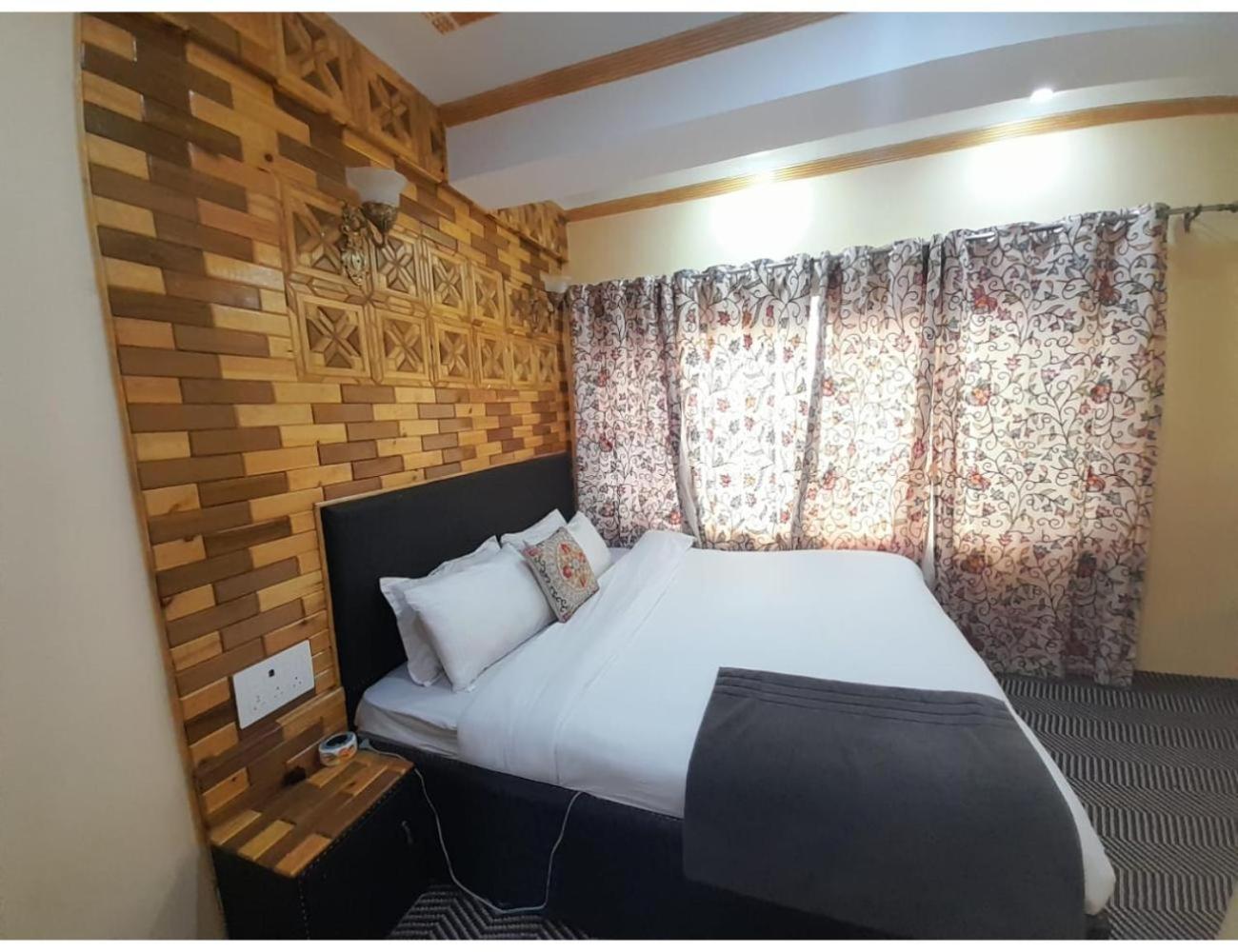 Deluxe Queen Room photo 1