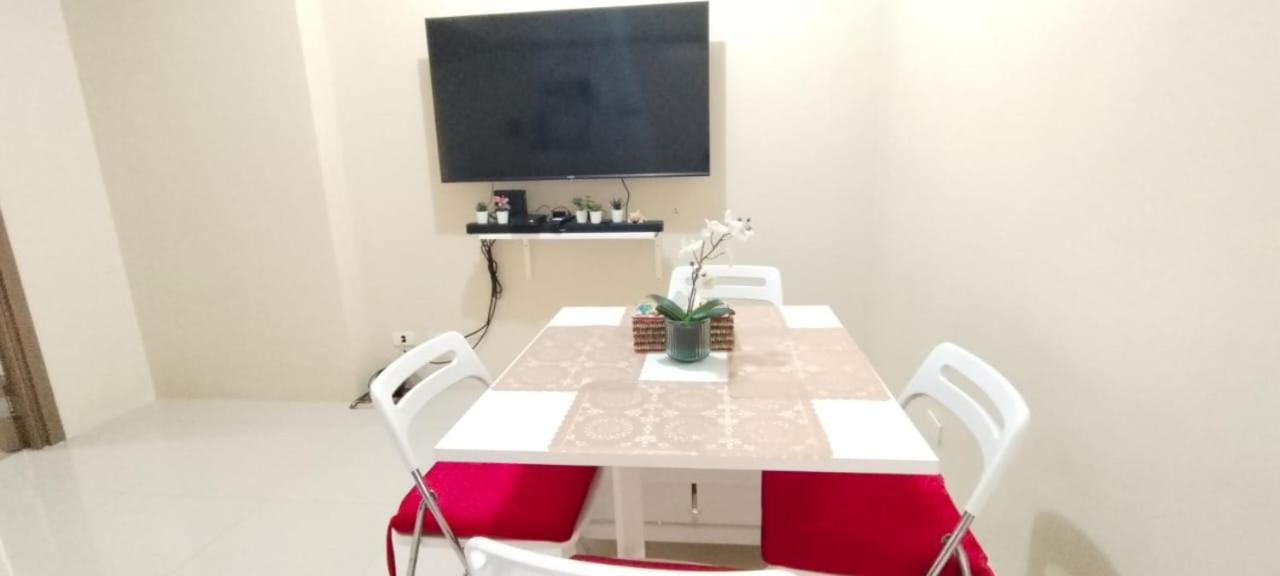 Deluxe One-Bedroom Apartment