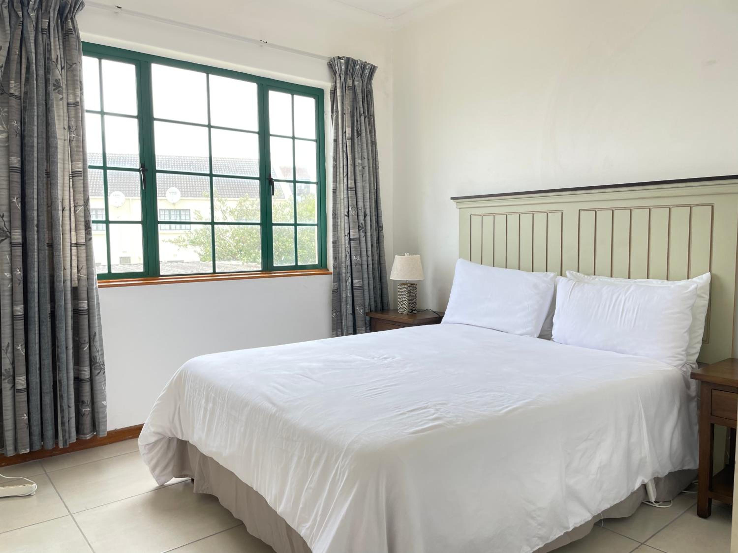 Three-Bedroom Apartment - Oceanfront photo 2