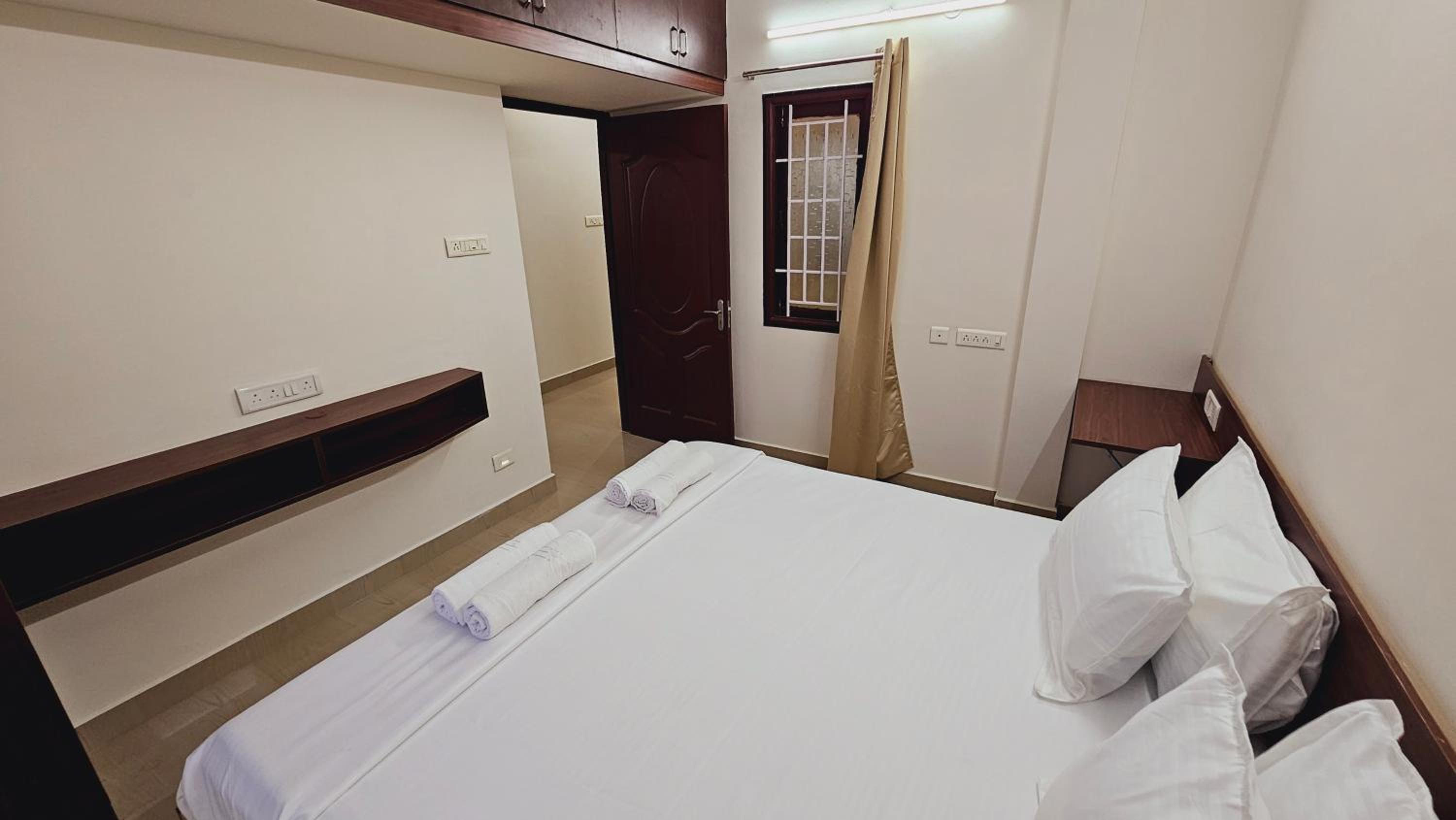 Two-Bedroom Apartment with Balcony photo 1