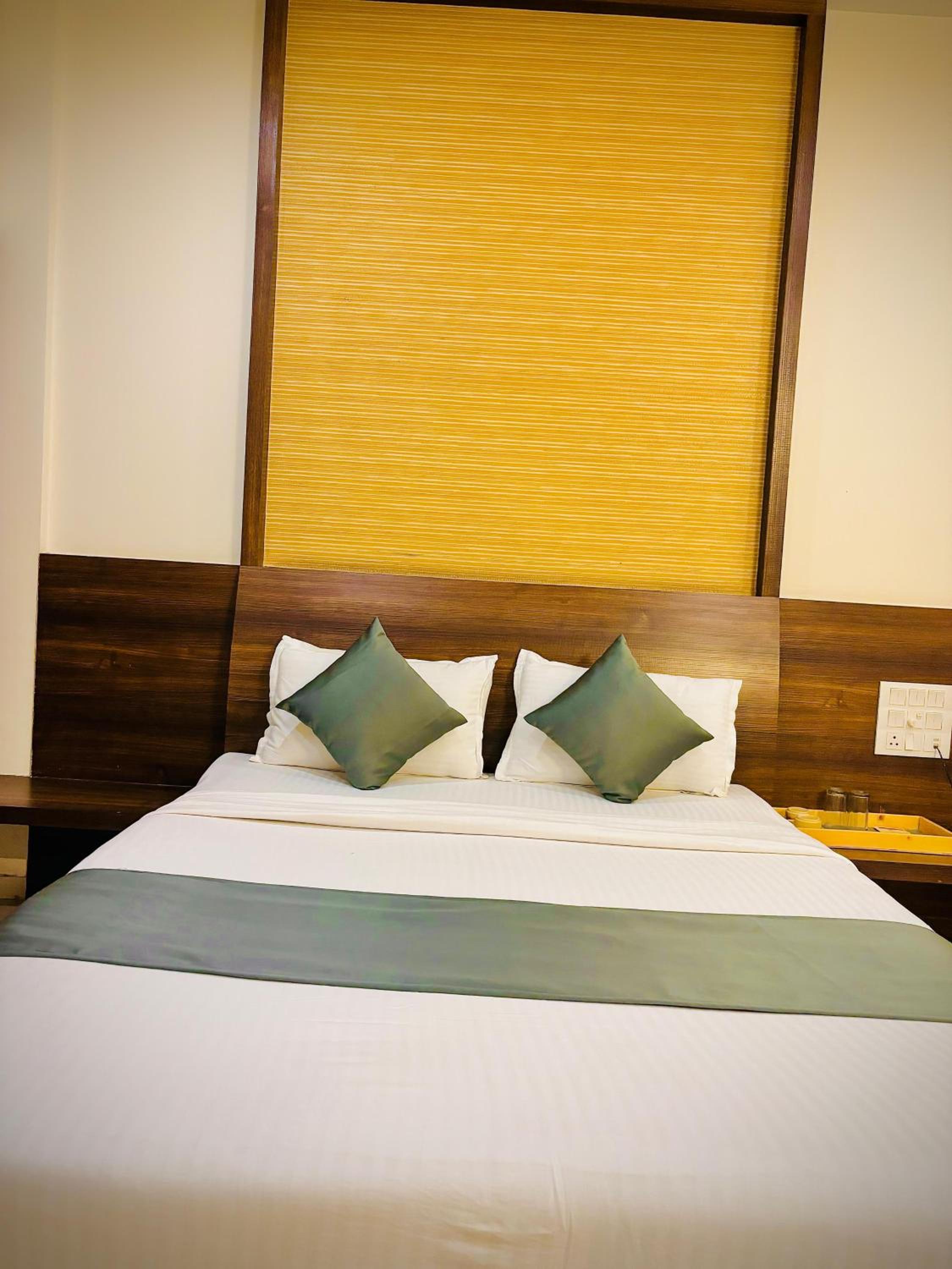 Deluxe Room - Photo 21