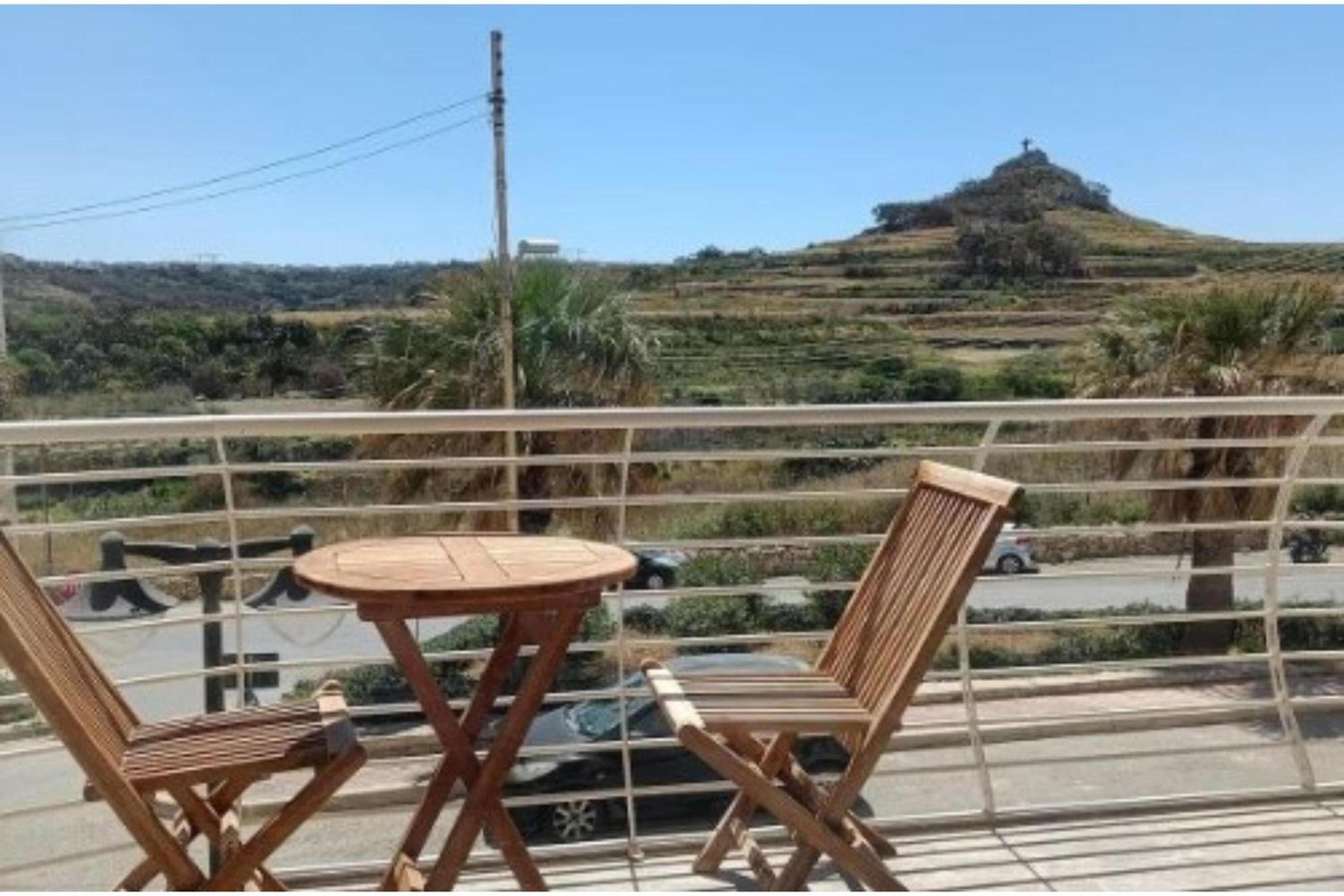 Apartment With Balcony photo 2