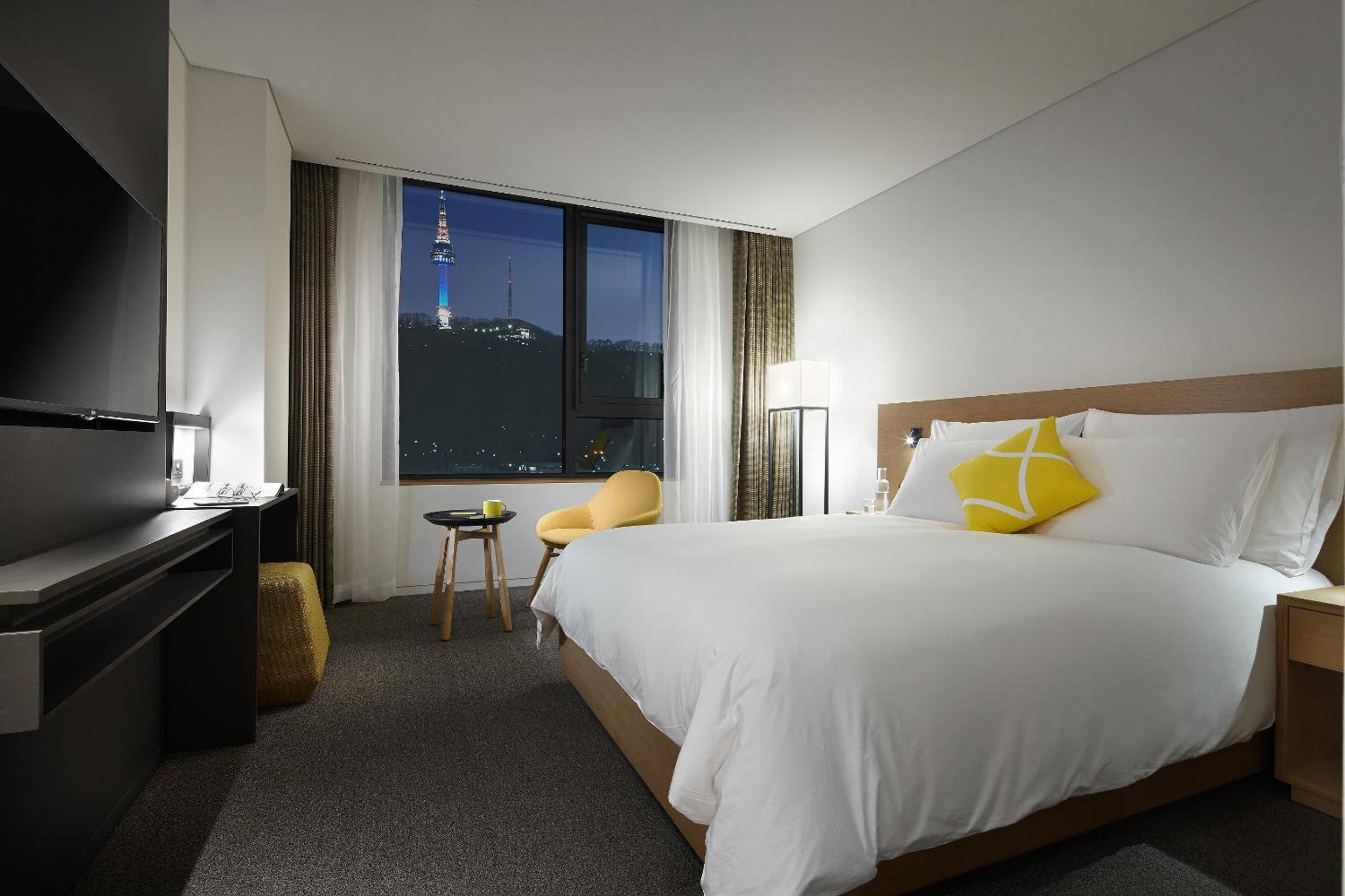 Superior Double Room with Namsan Mountain View