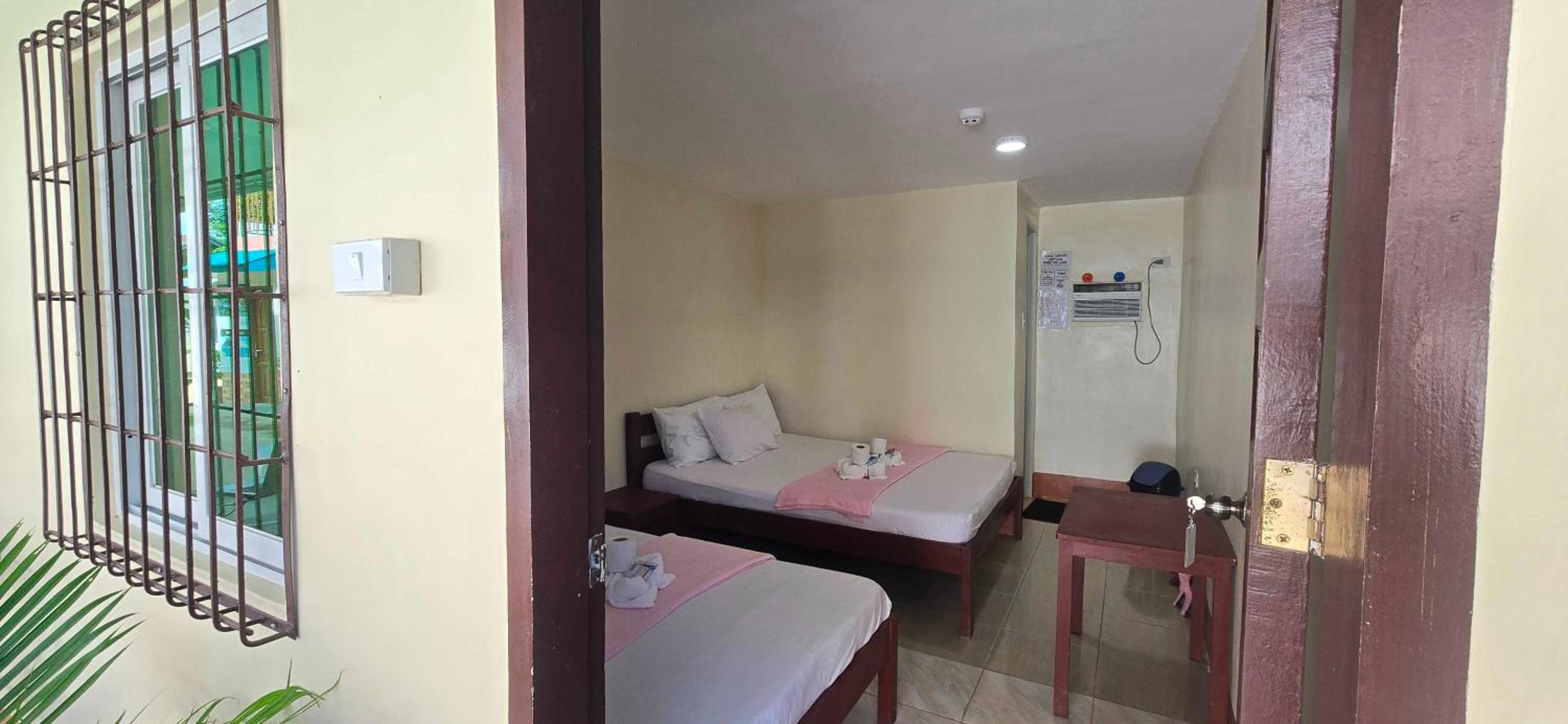 Deluxe Double Room - Photo 9