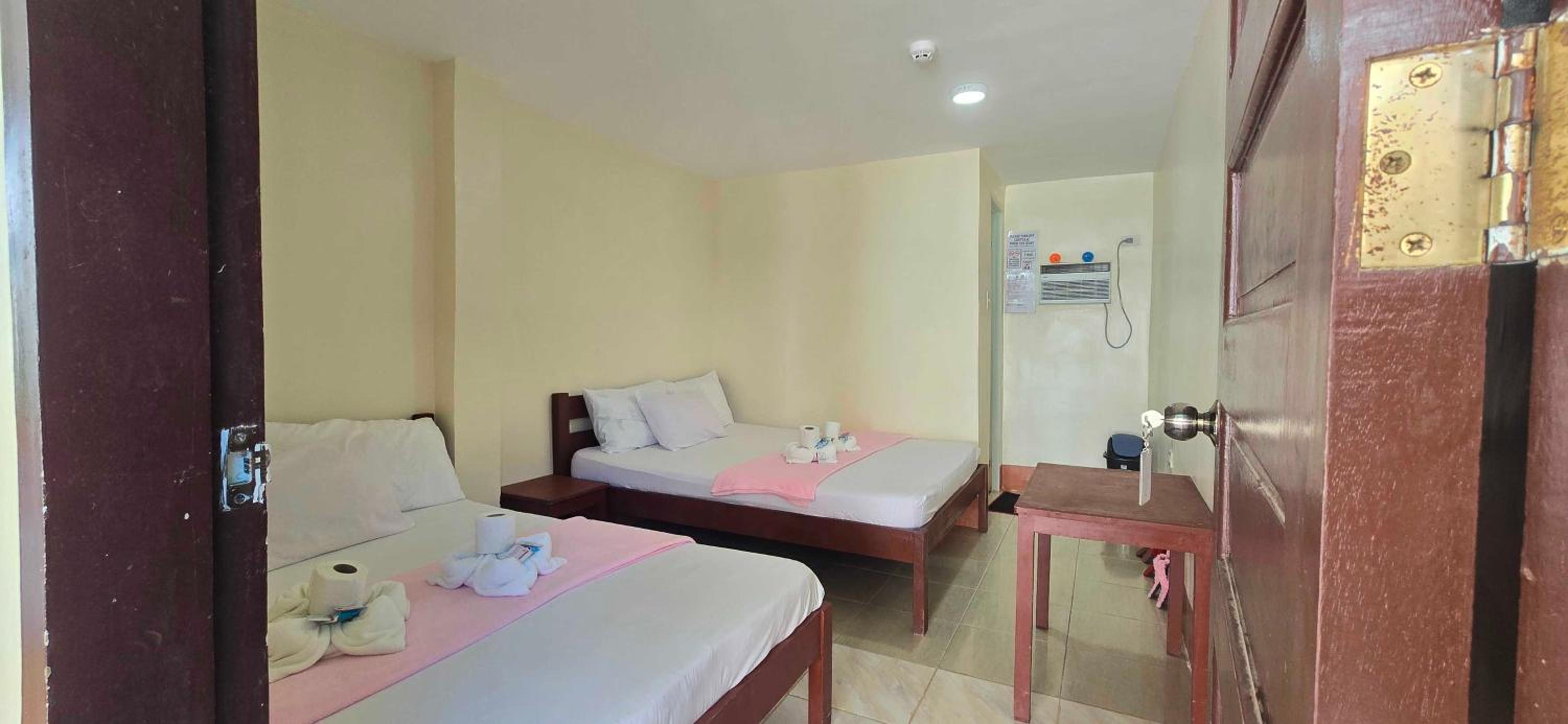 Deluxe Double Room - Photo 10