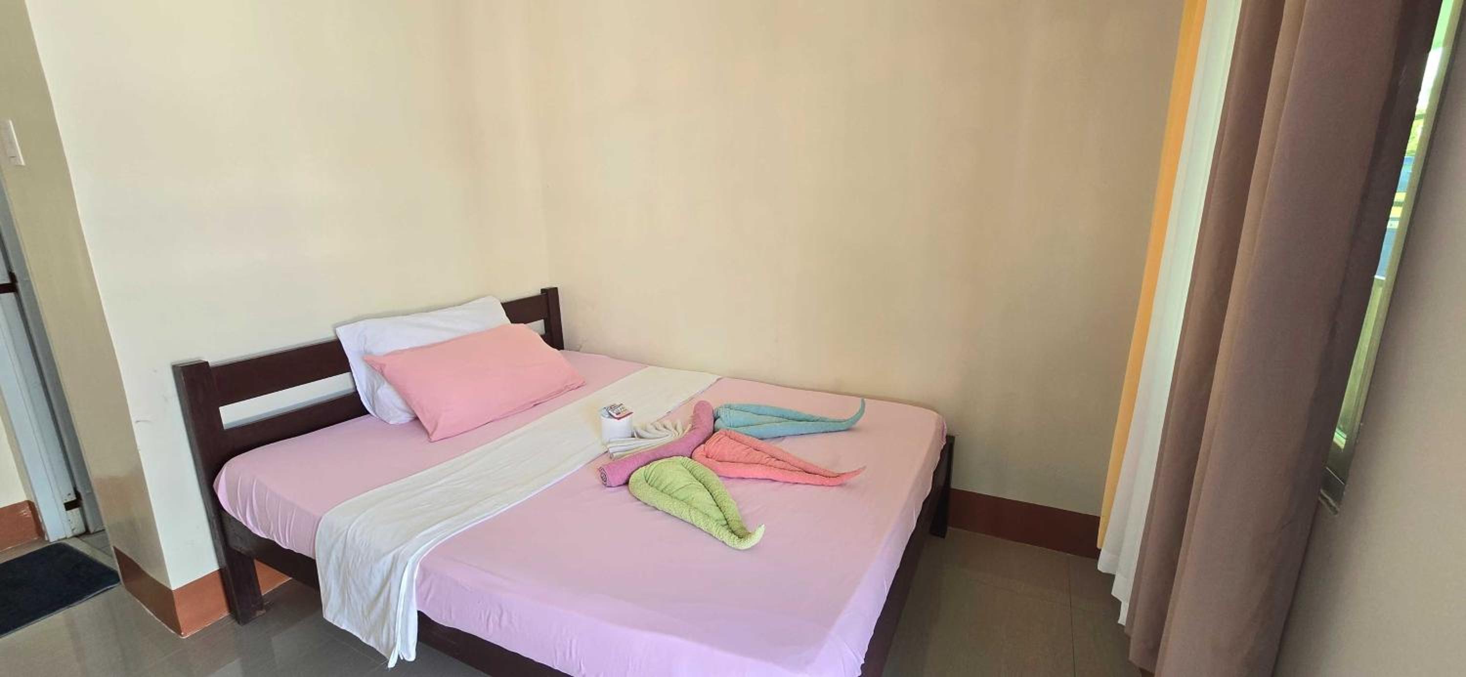 Deluxe Double Room - Photo 14