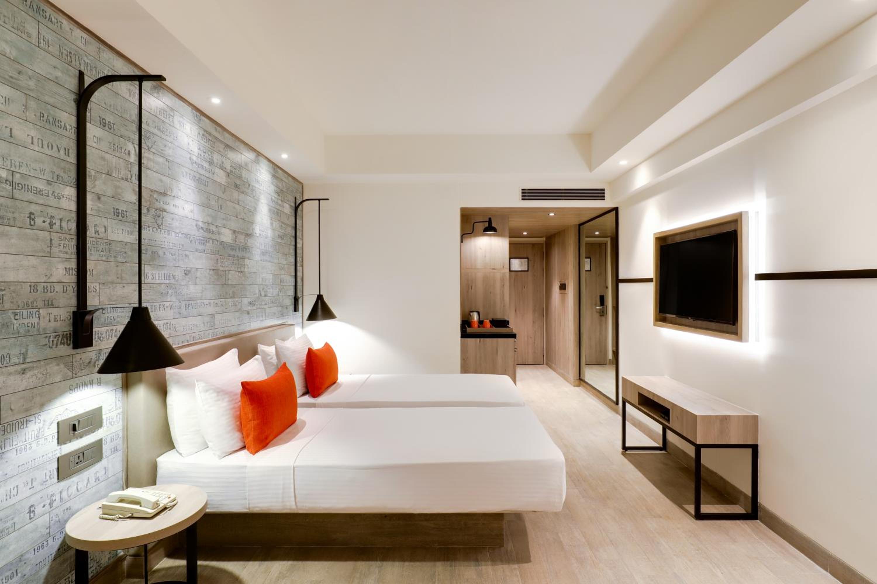 Business Room - Photo 1
