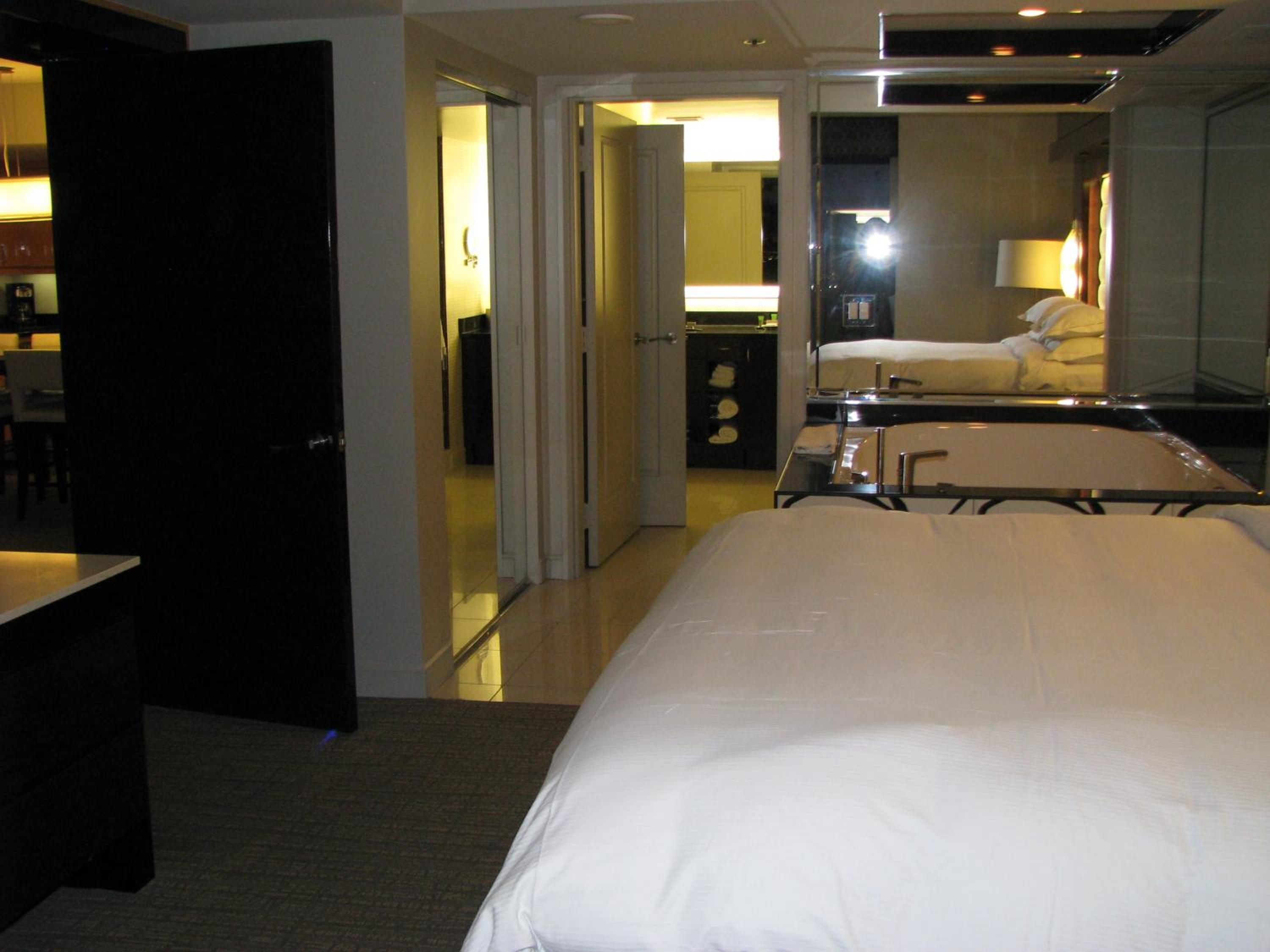 One-Bedroom Suite with Kitchen