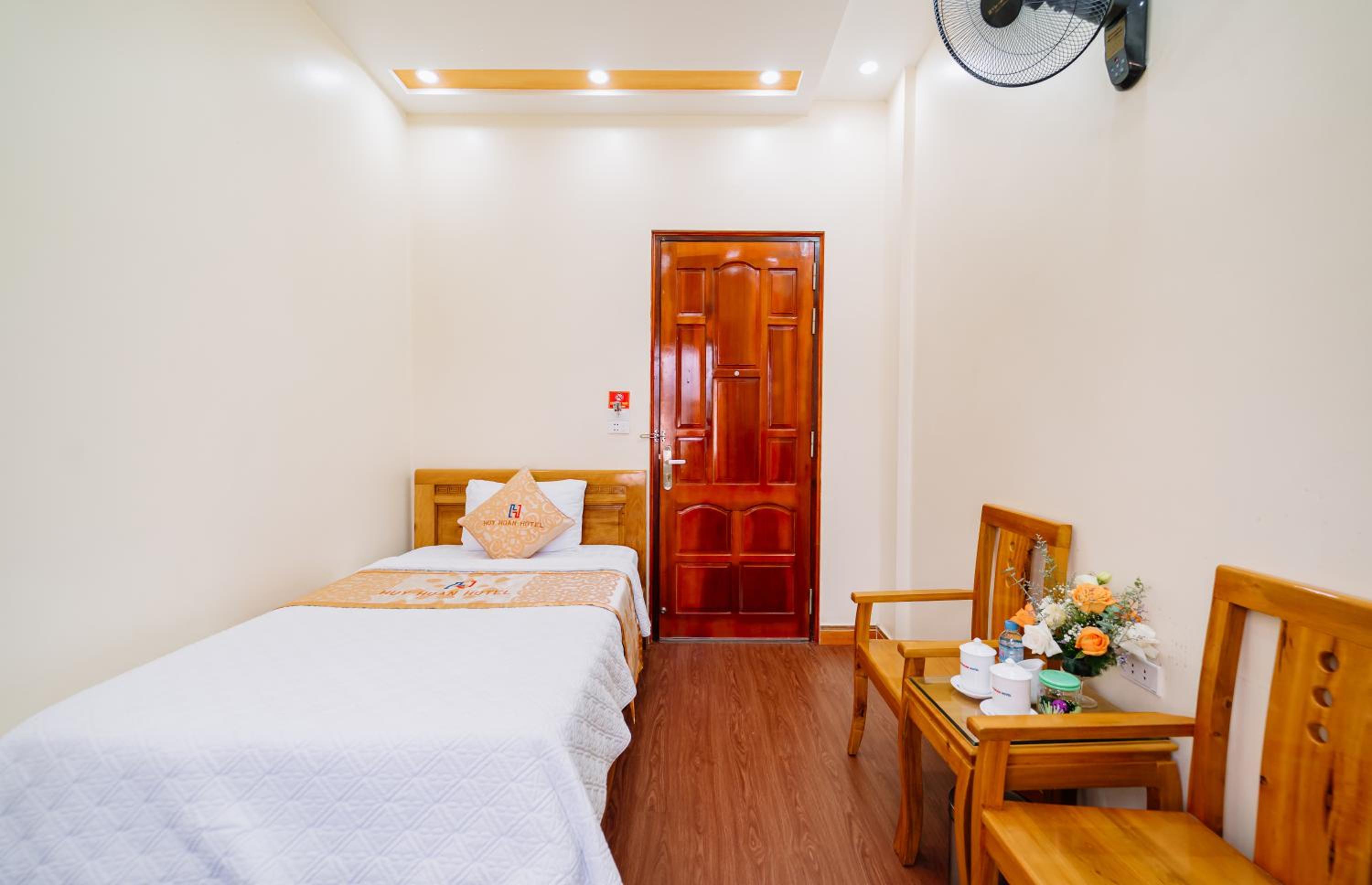 Single Room with Private Bathroom photo 1