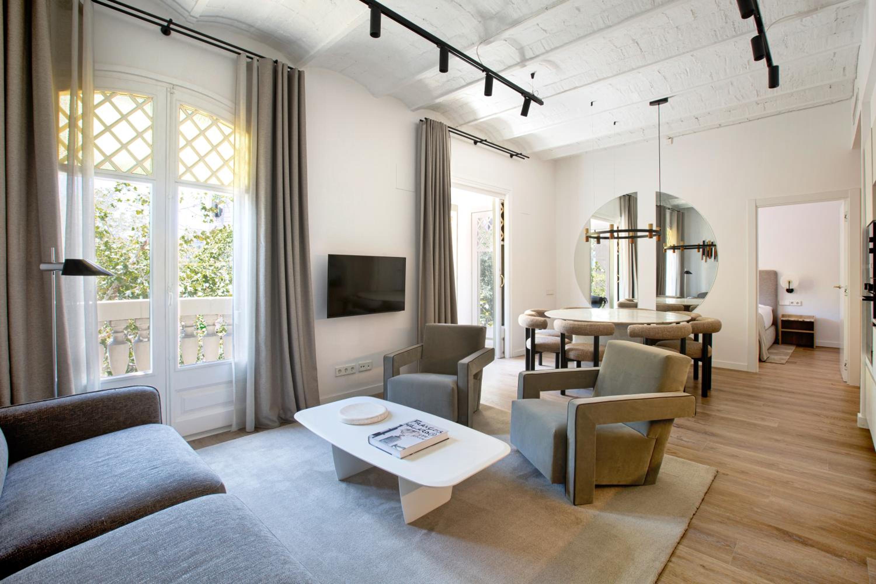 Four-Bedroom Apartment with Balcony 