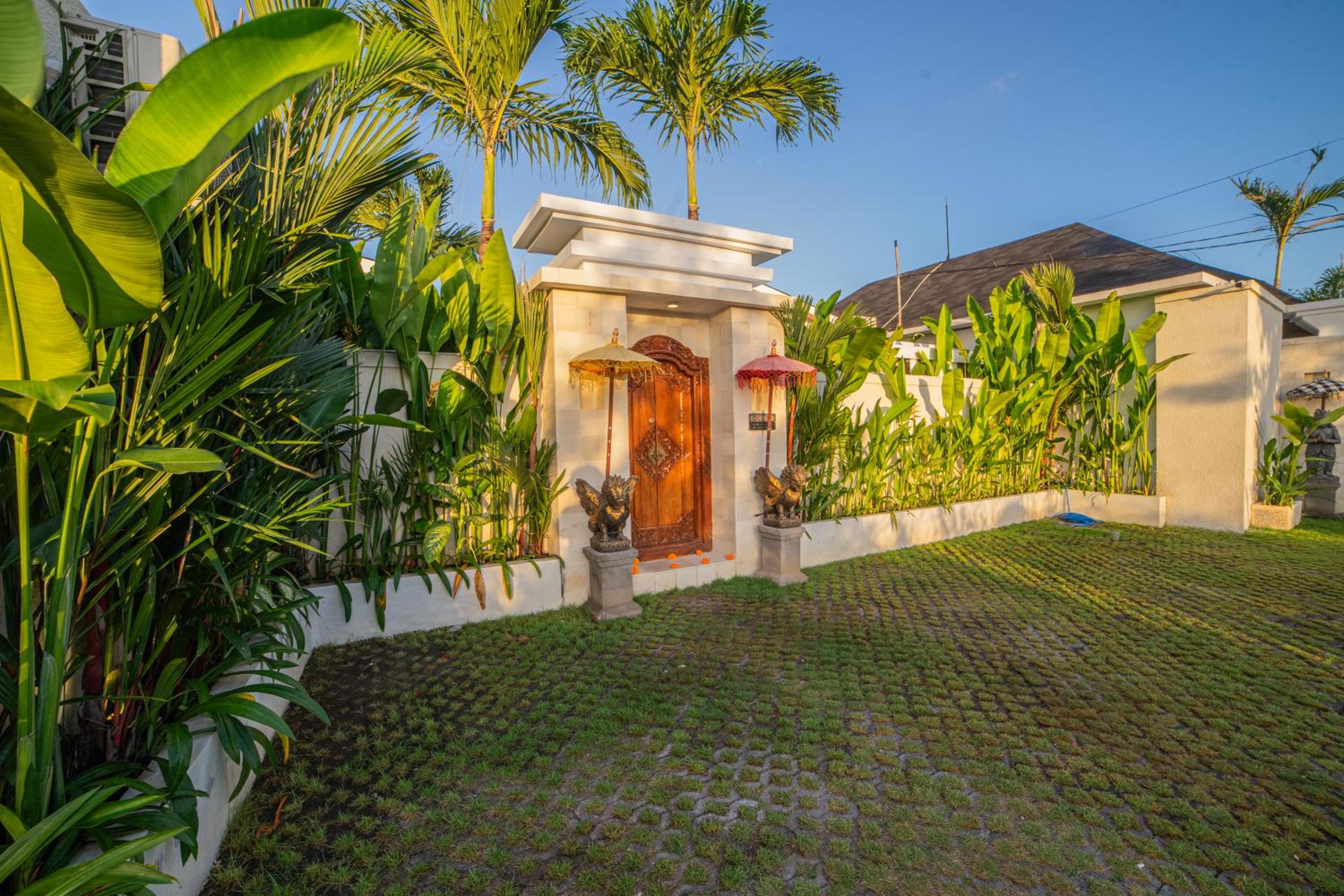 Villa with Private Pool - Photo 10