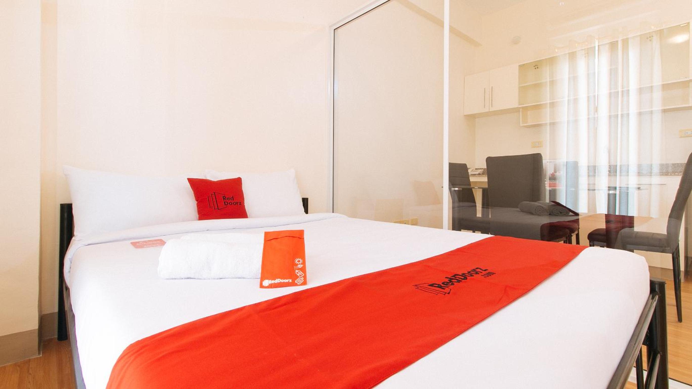 Deluxe Room - Photo 14