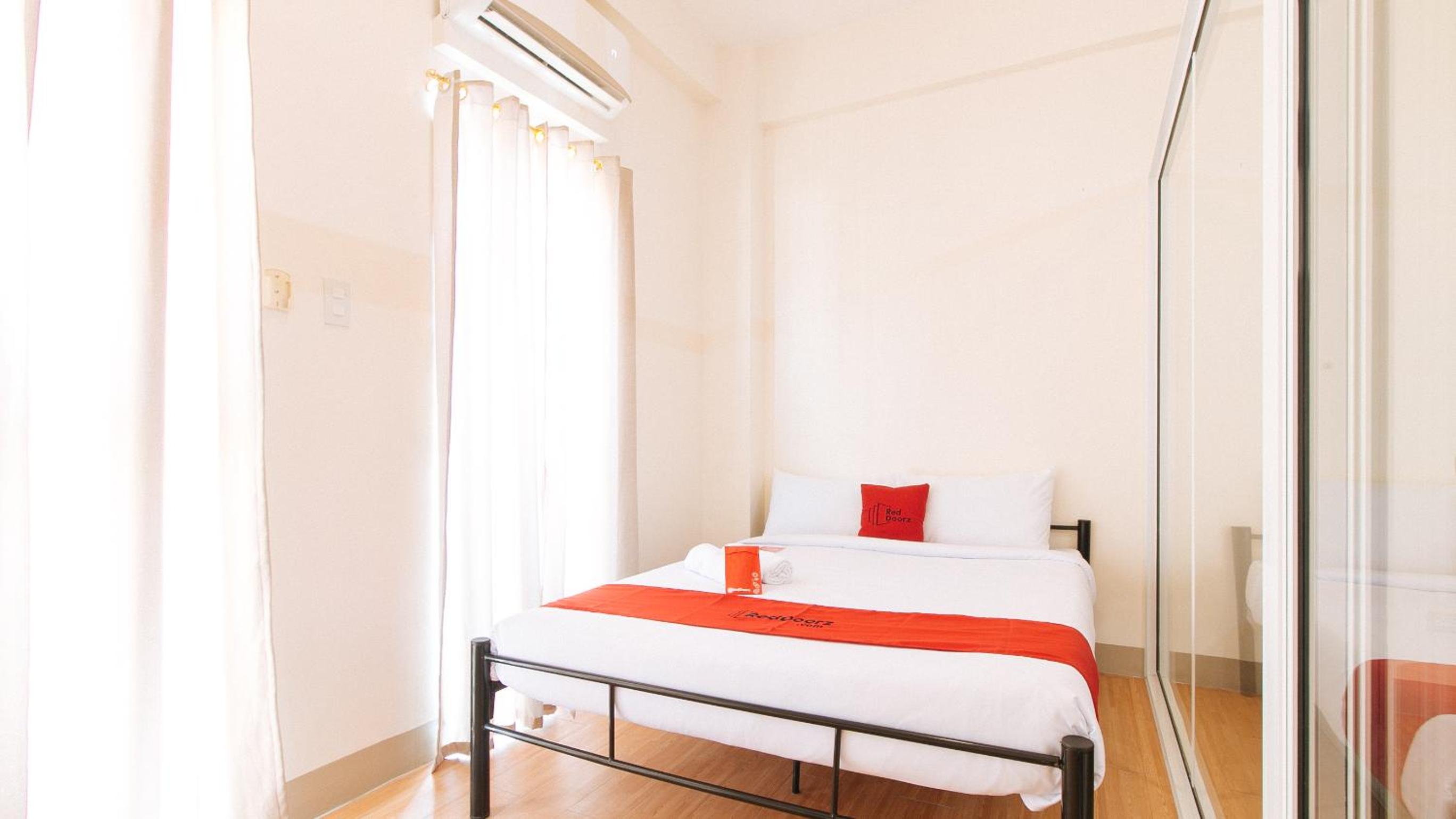 Deluxe Room - Photo 12