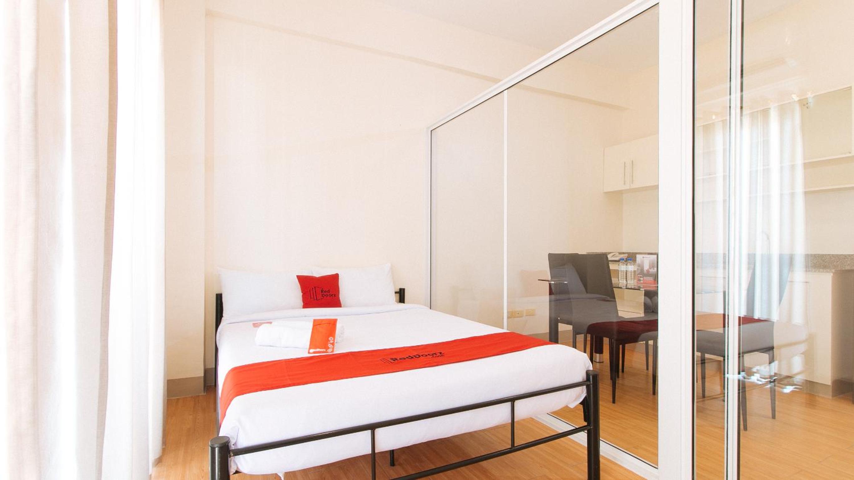 Deluxe Room - Photo 11