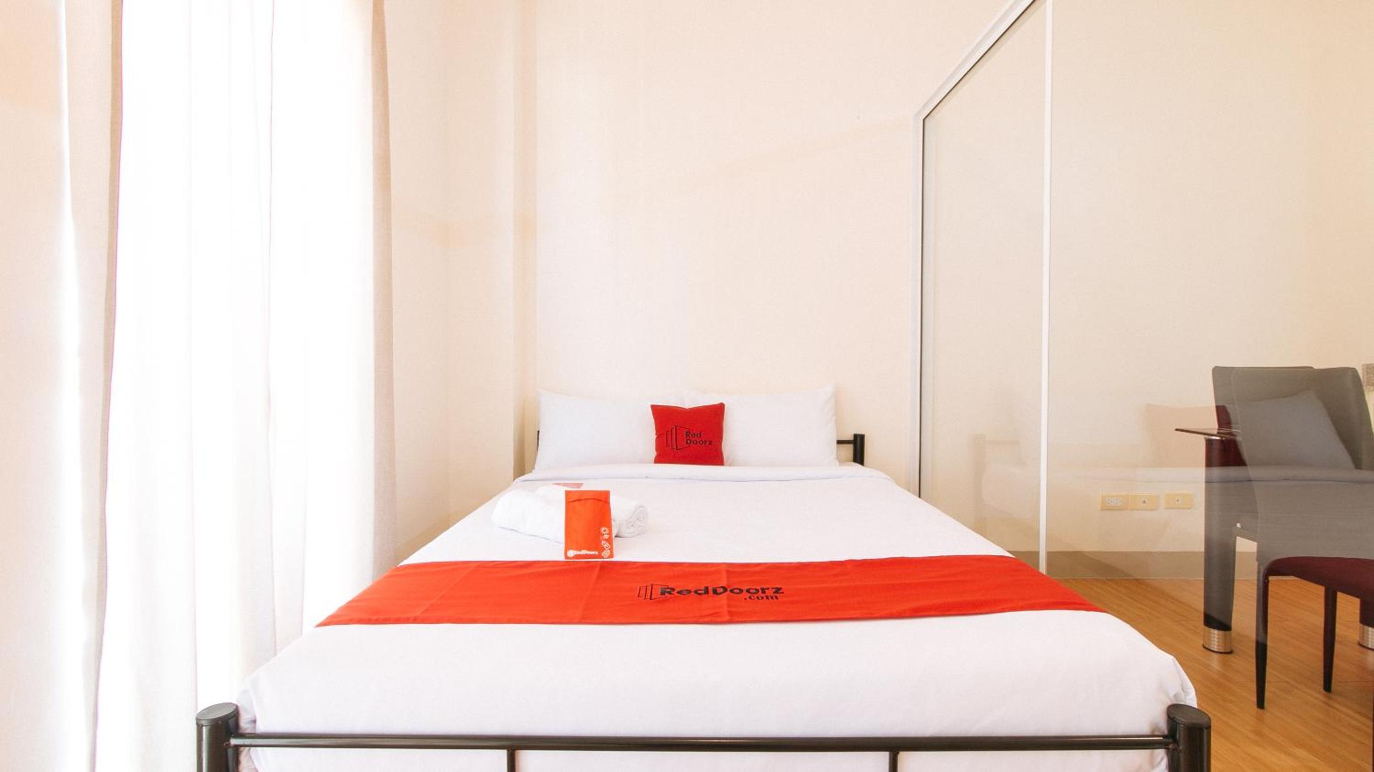 Deluxe Room - Photo 13