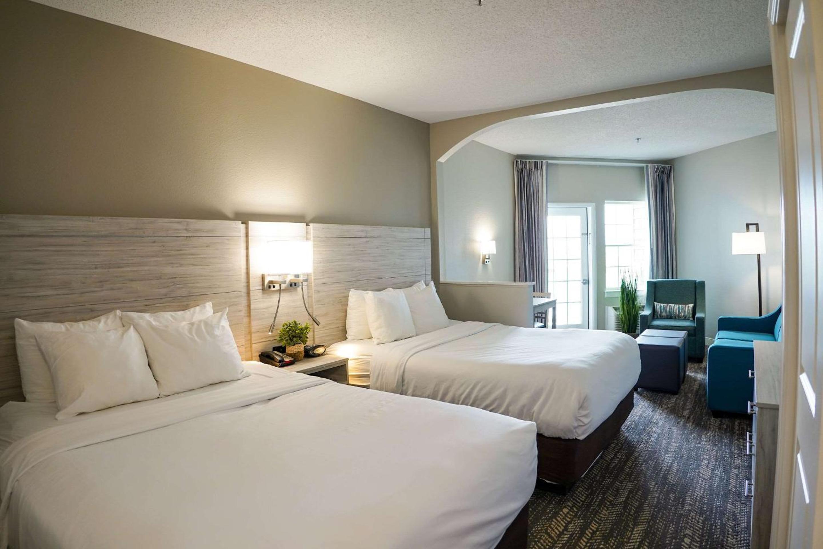 Premium Double Queen Suite - Photo 1