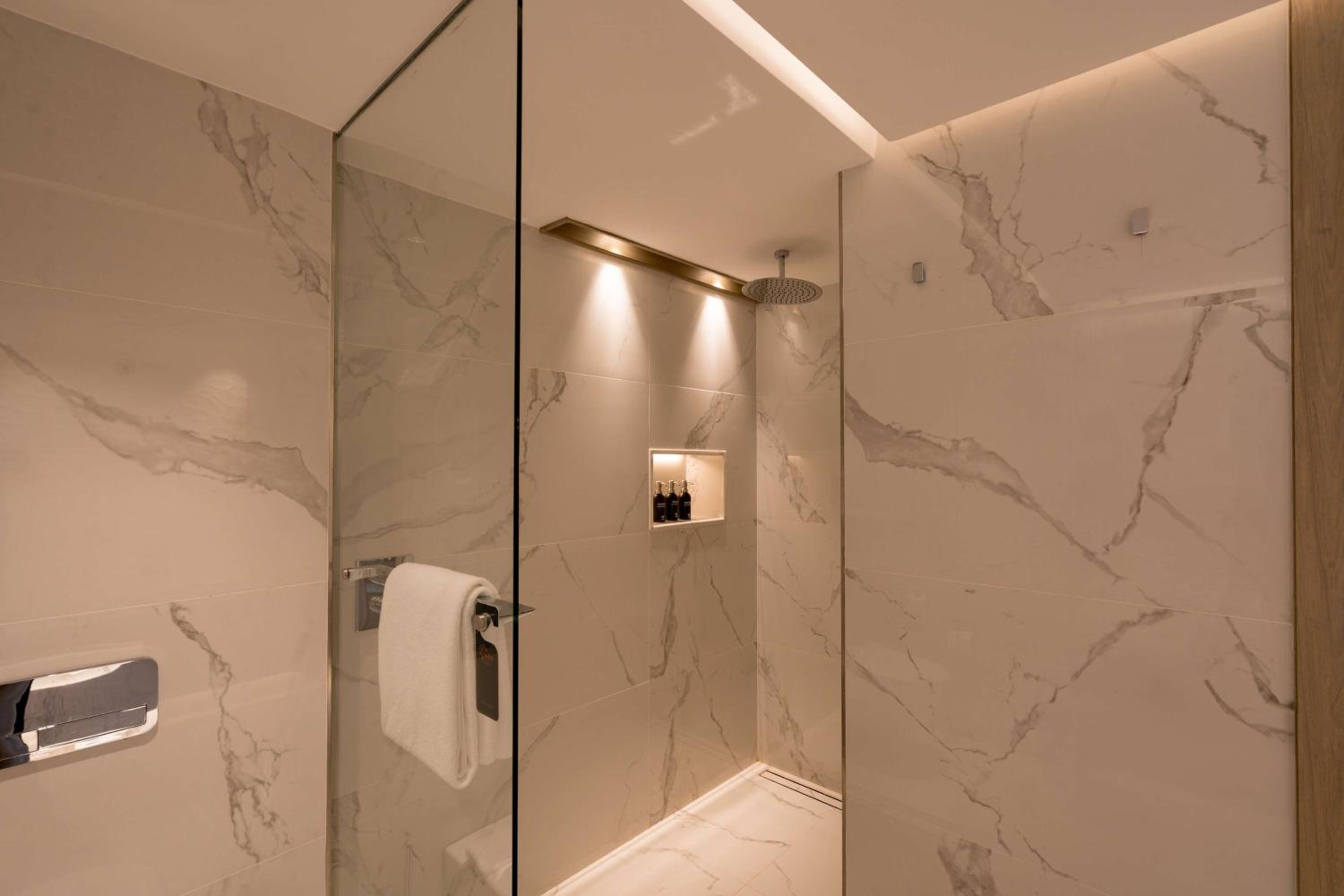 One-Bedroom Riba King Suite - Photo 25