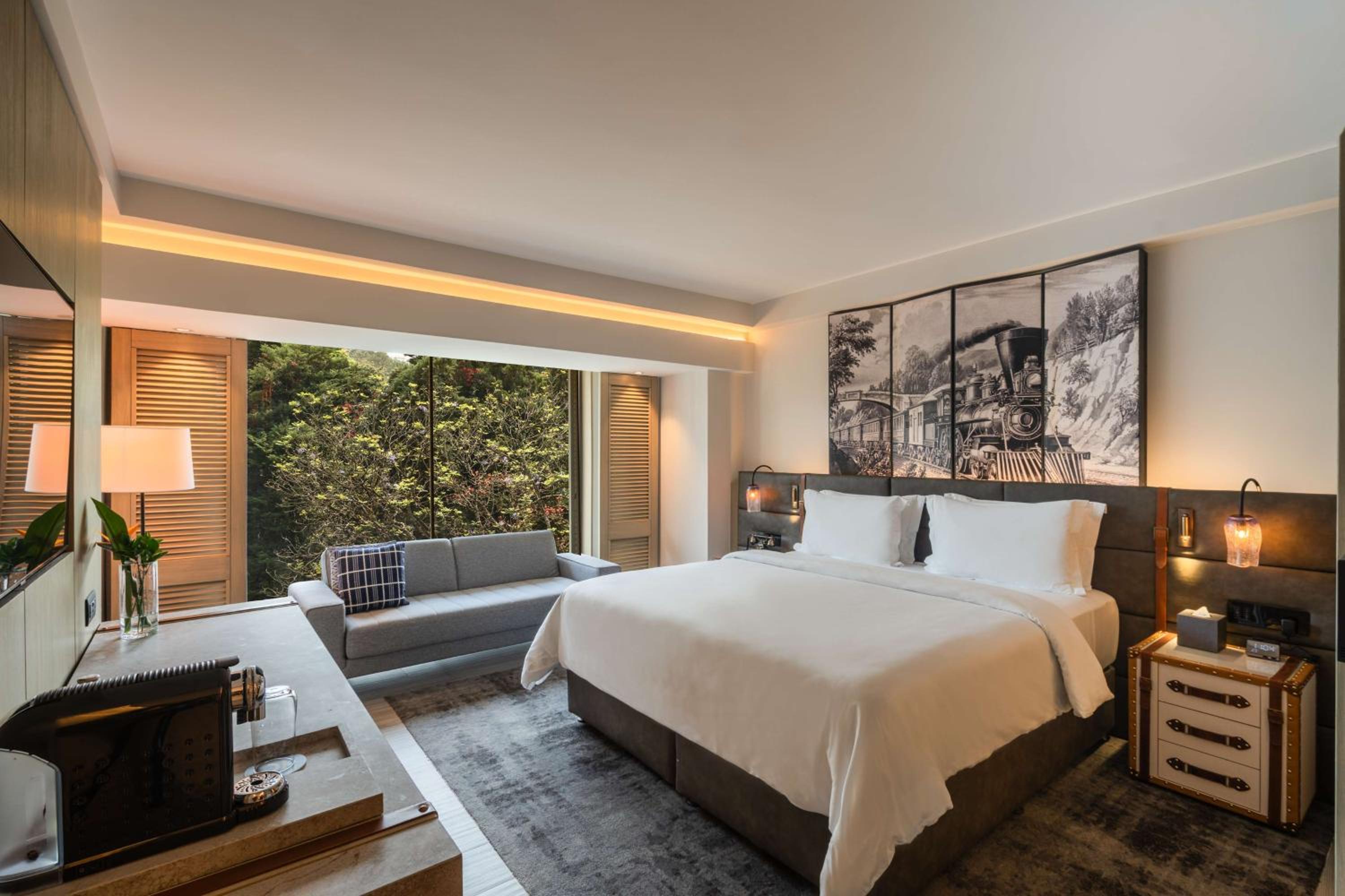 Deluxe Serene King Room - Photo 8