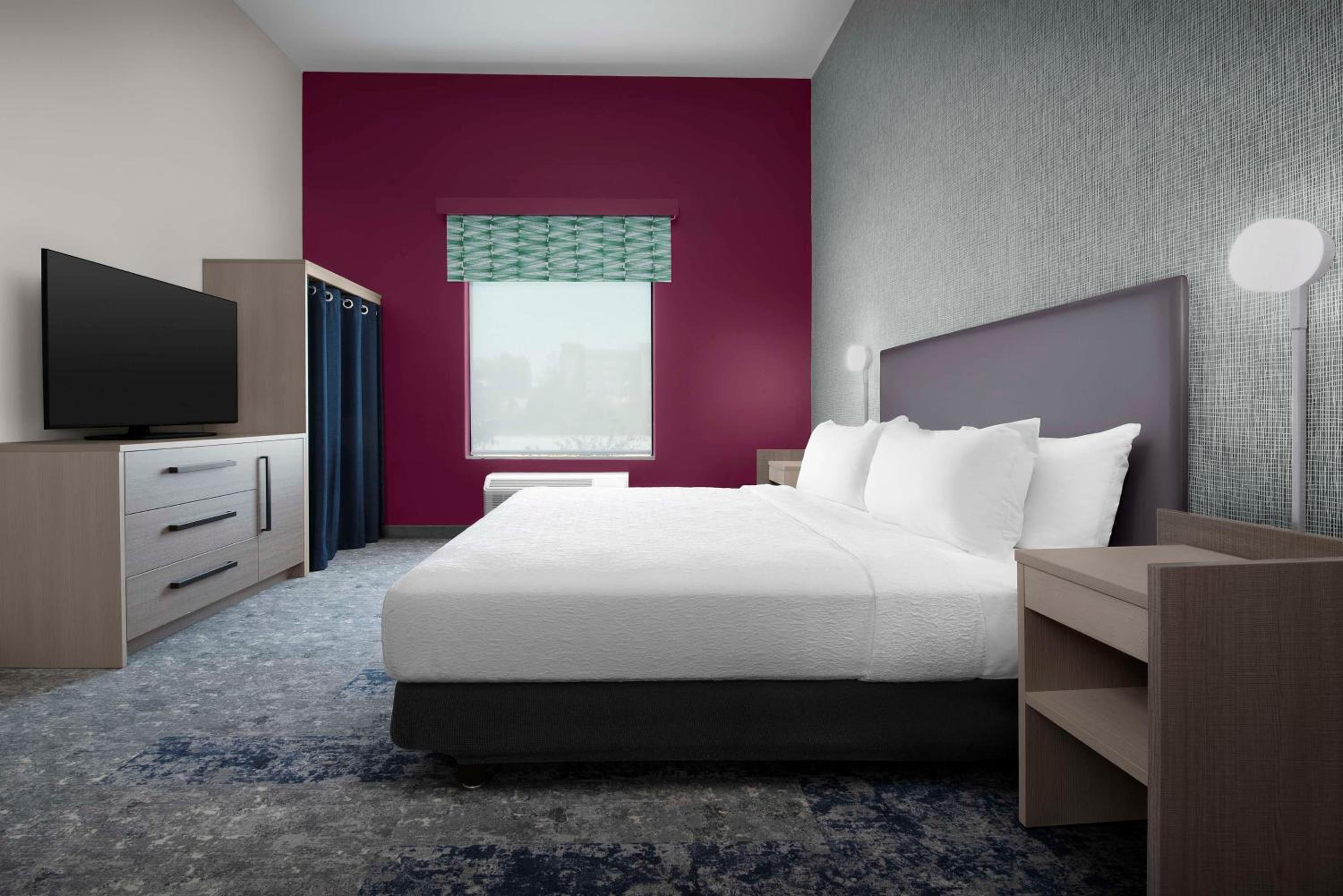 One-Bedroom King Suite photo 2