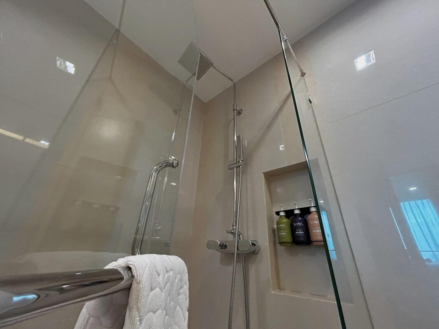 Standard Triple Room thumbnail 6