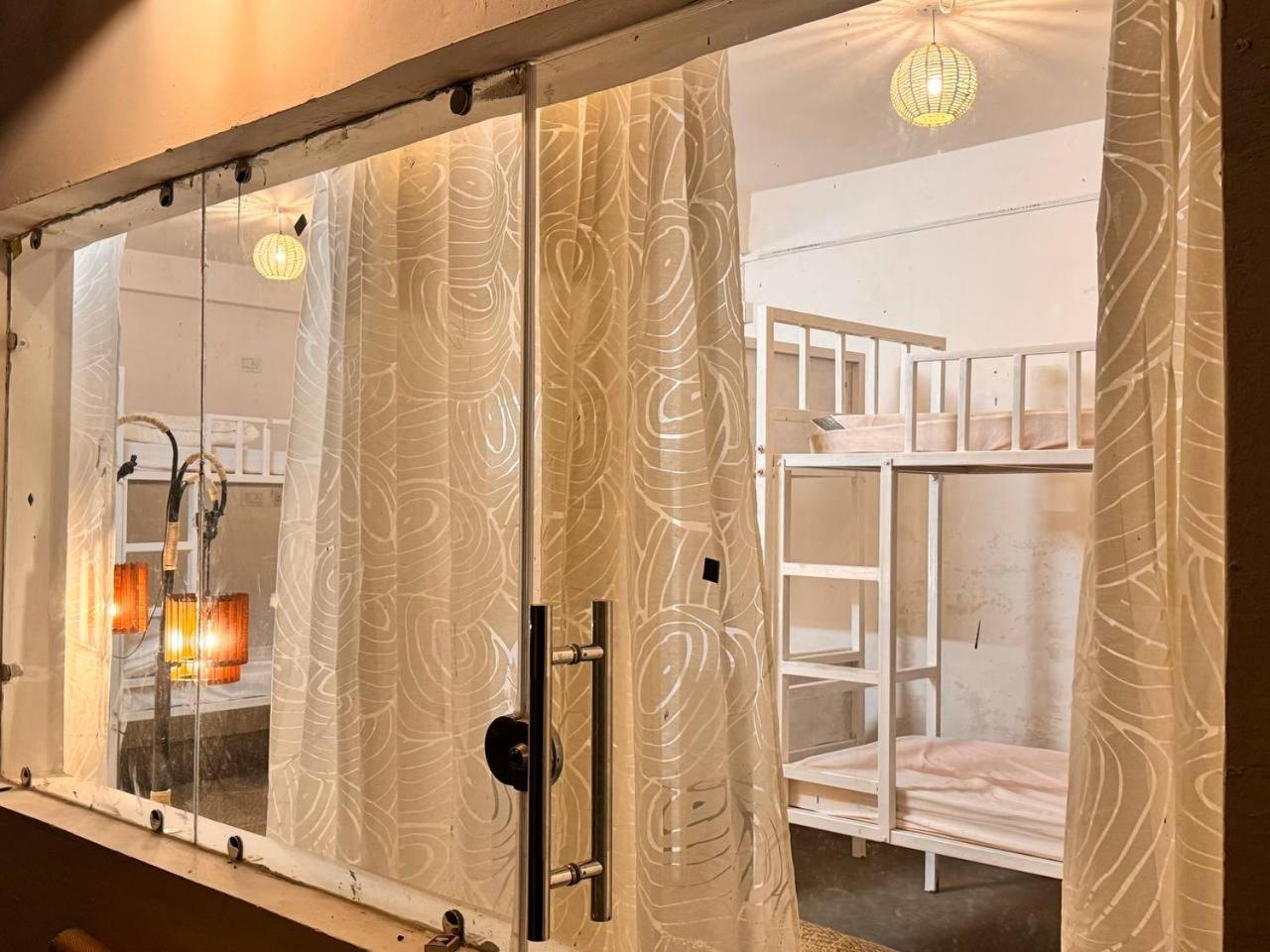 6-Bed Mixed Dormitory Room photo 1