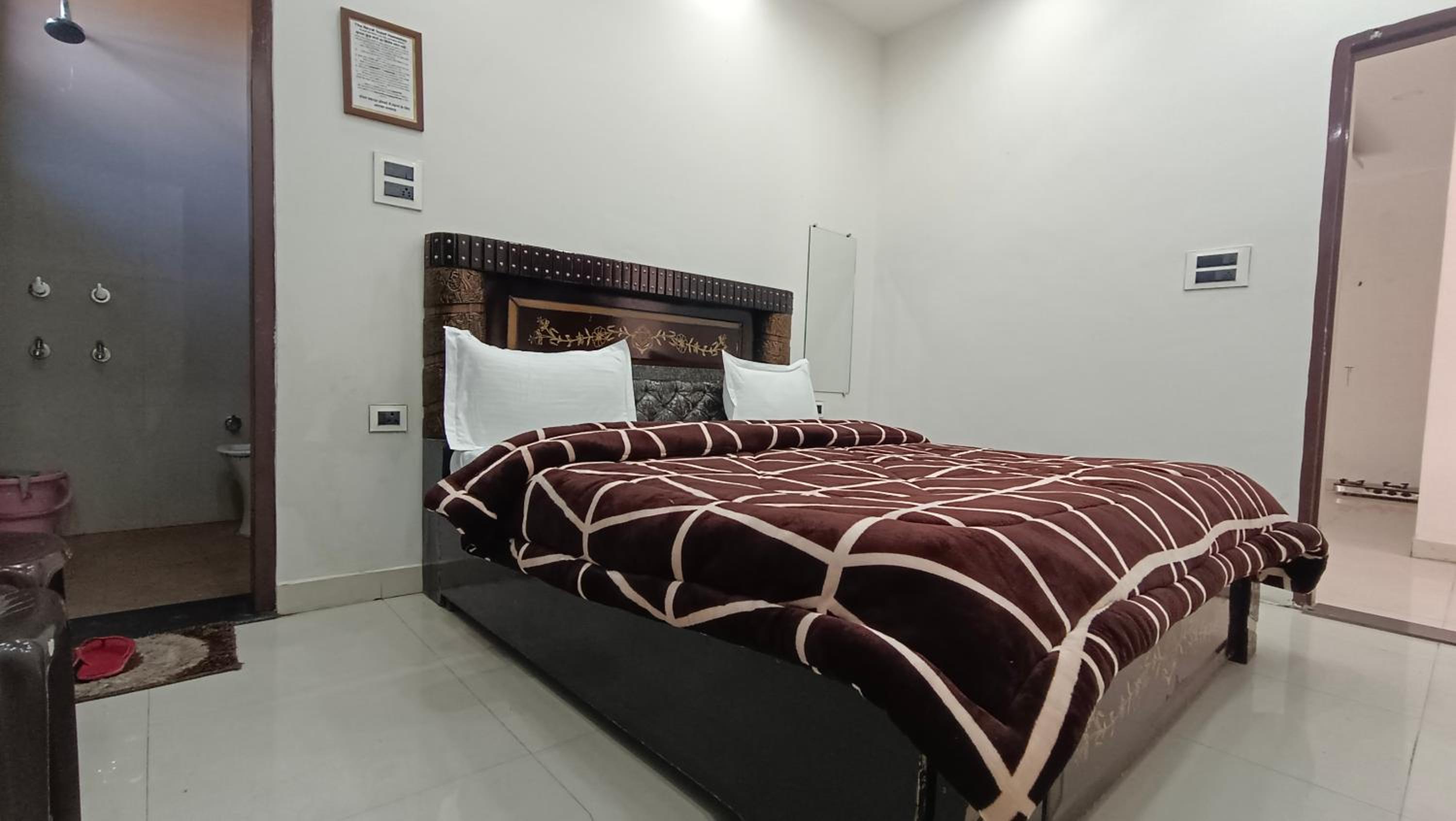 Deluxe Double Room (2 Adults + 1 Child) photo 3
