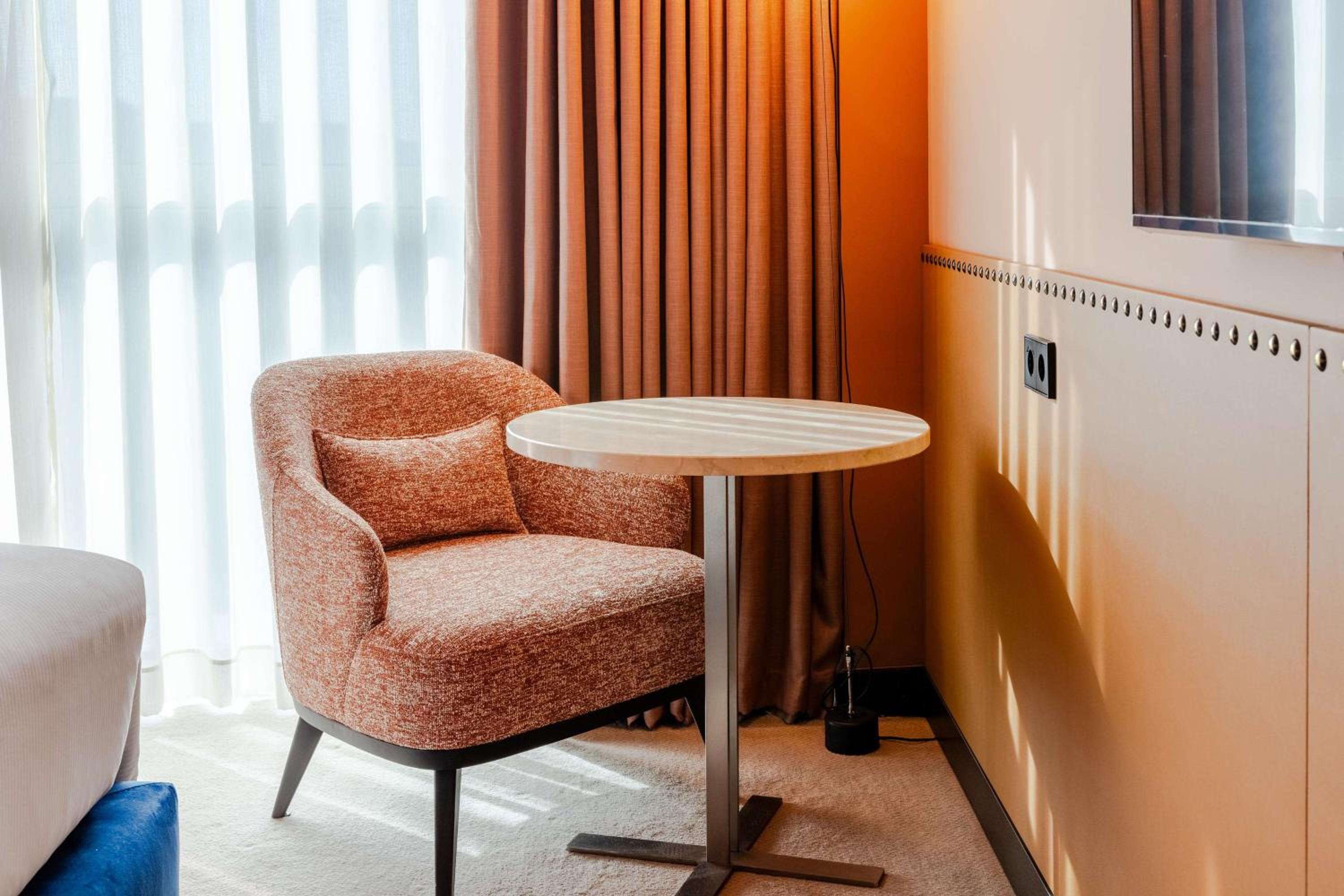 Deluxe King Room - Photo 2