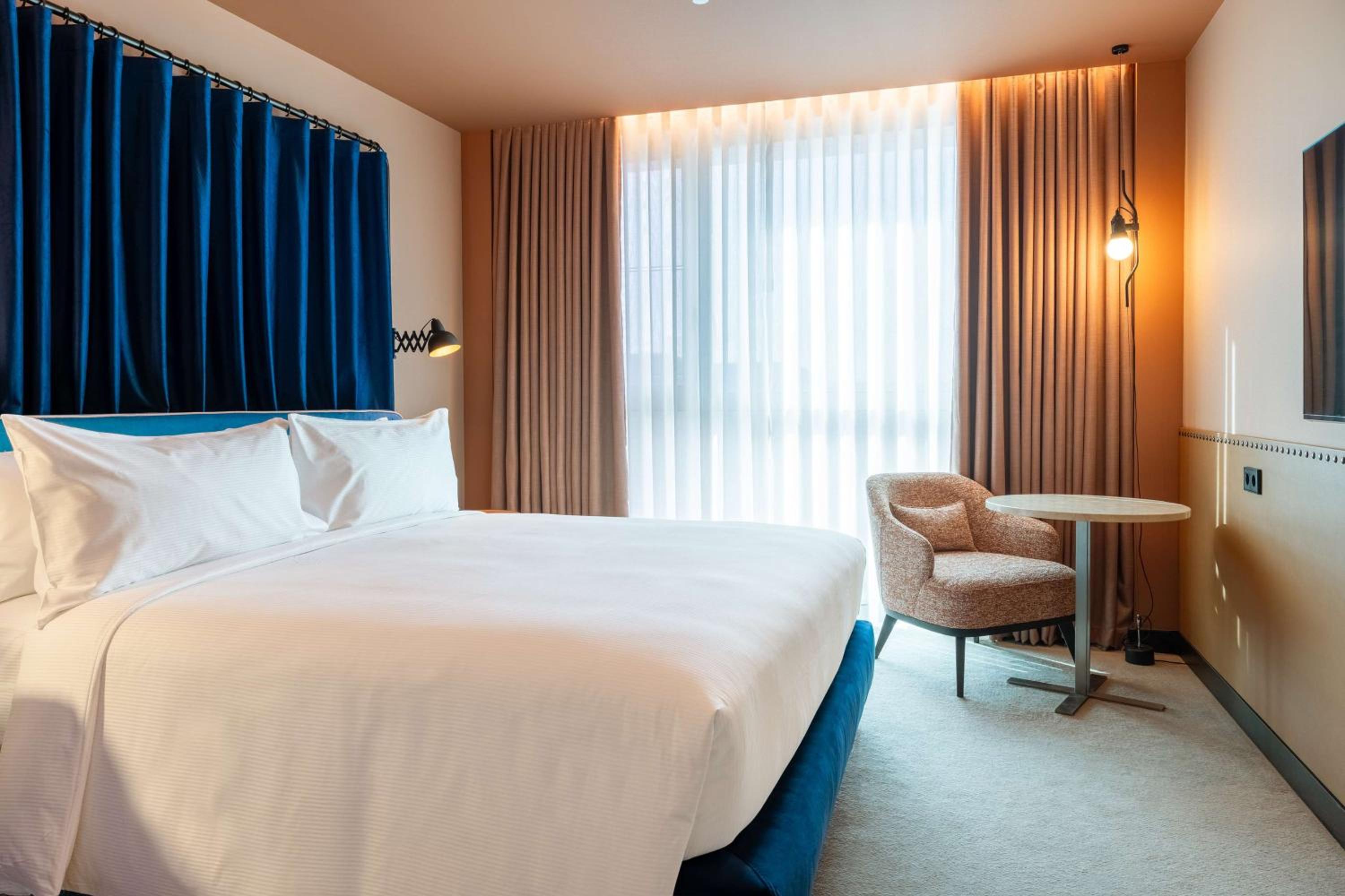 Deluxe King Room - Photo 1