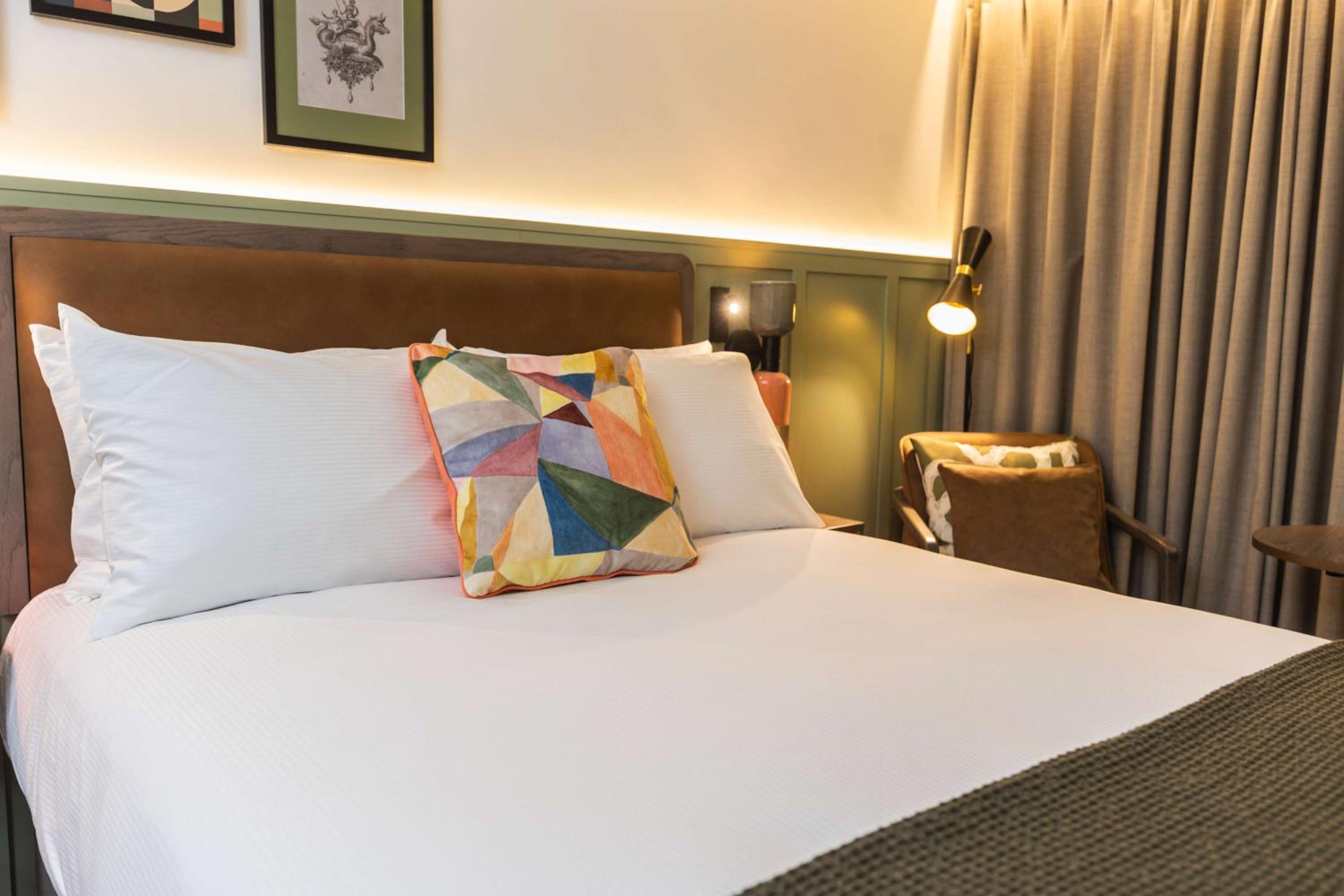 Deluxe King Room - Photo 1