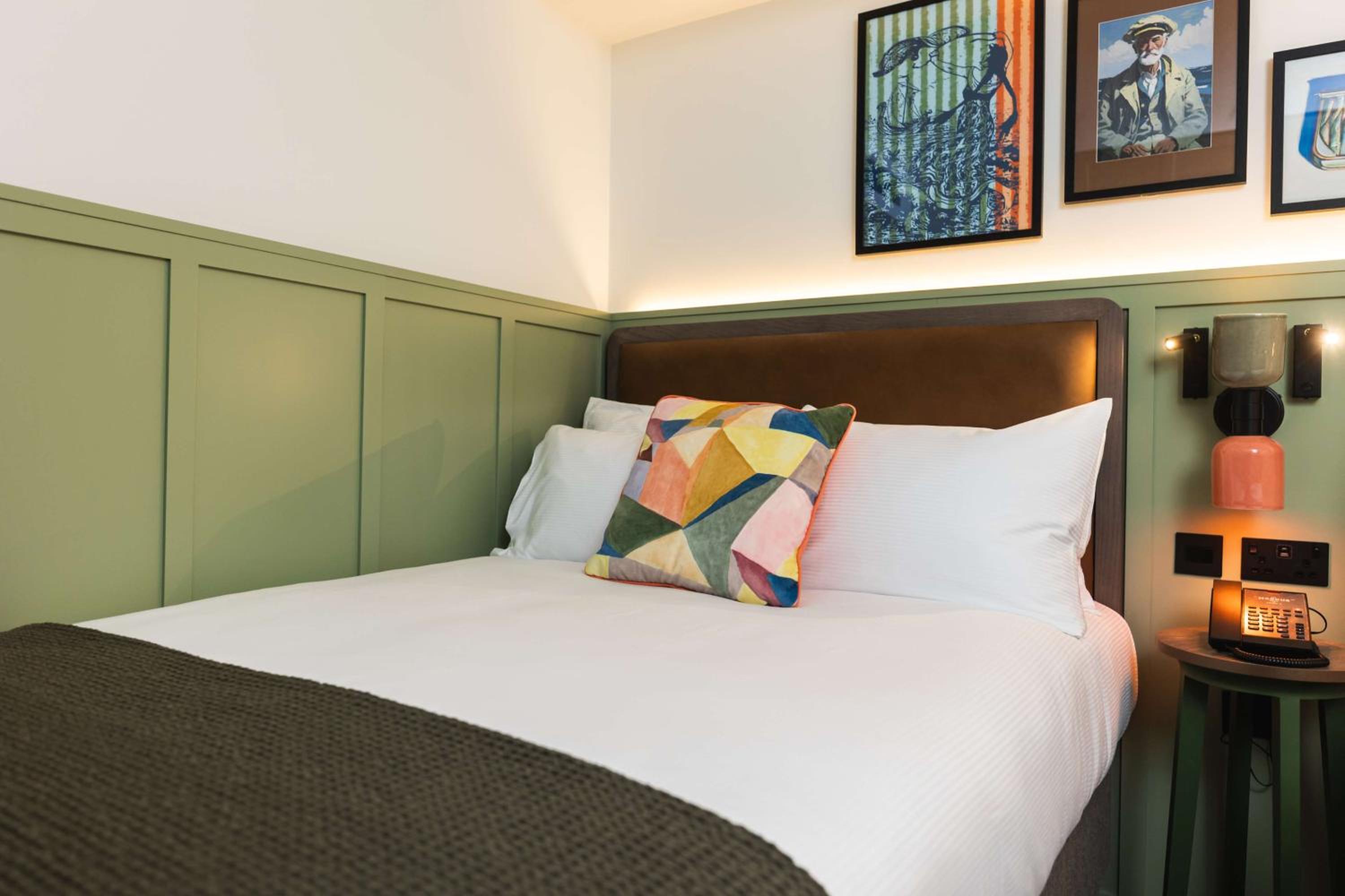 Deluxe King Room - Photo 3