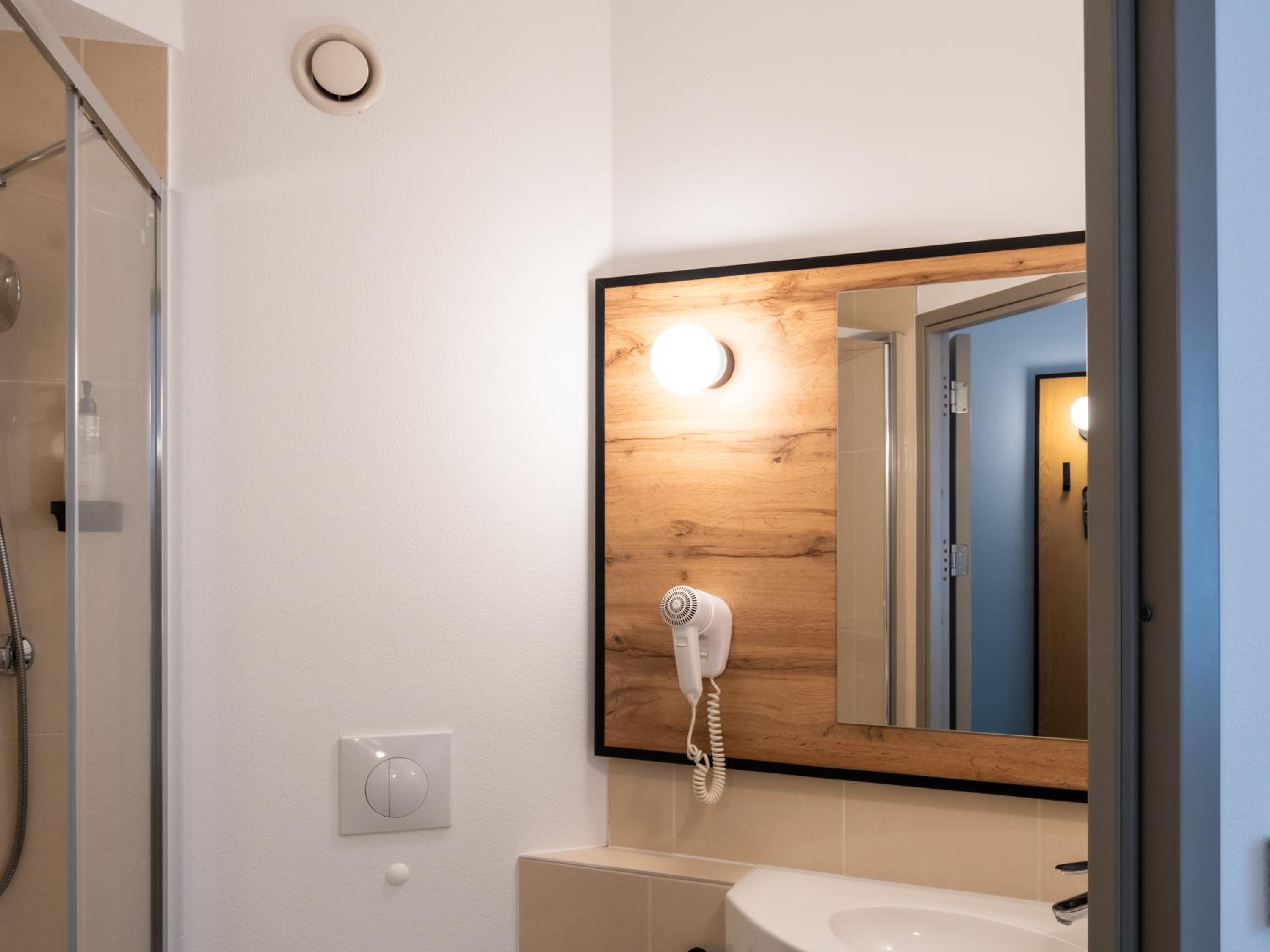 Twin Room - Photo 3