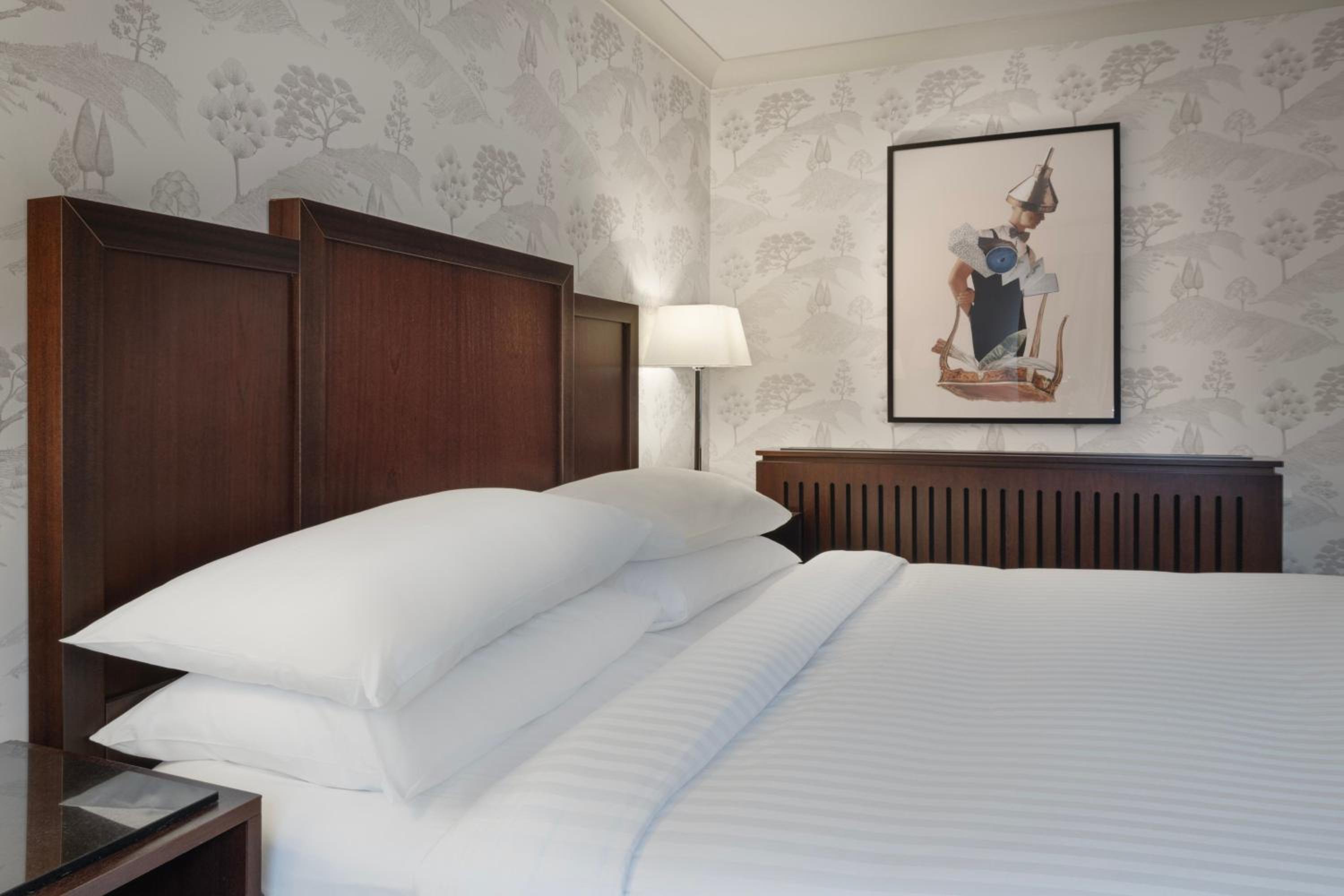 Deluxe King Room - Photo 5