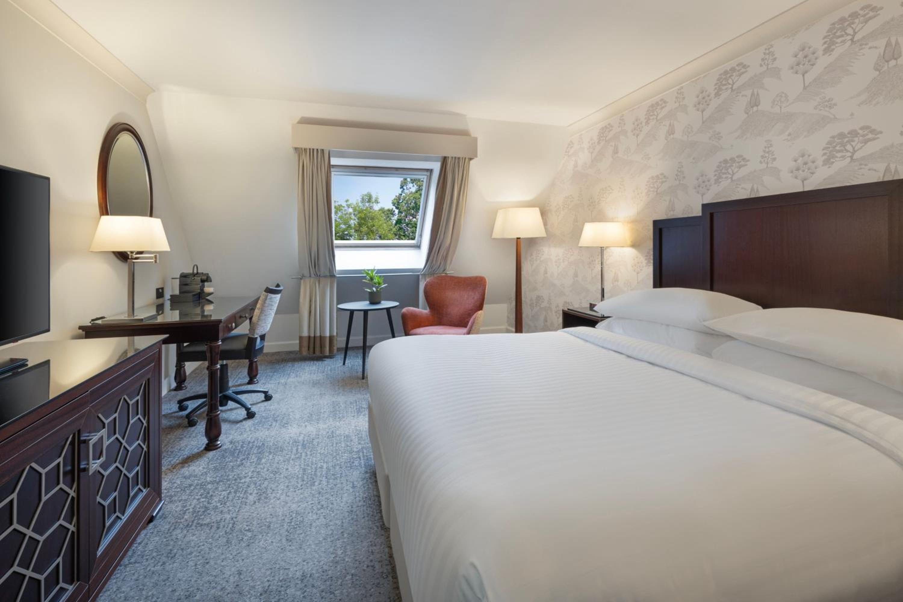 Superior King Room - Photo 5