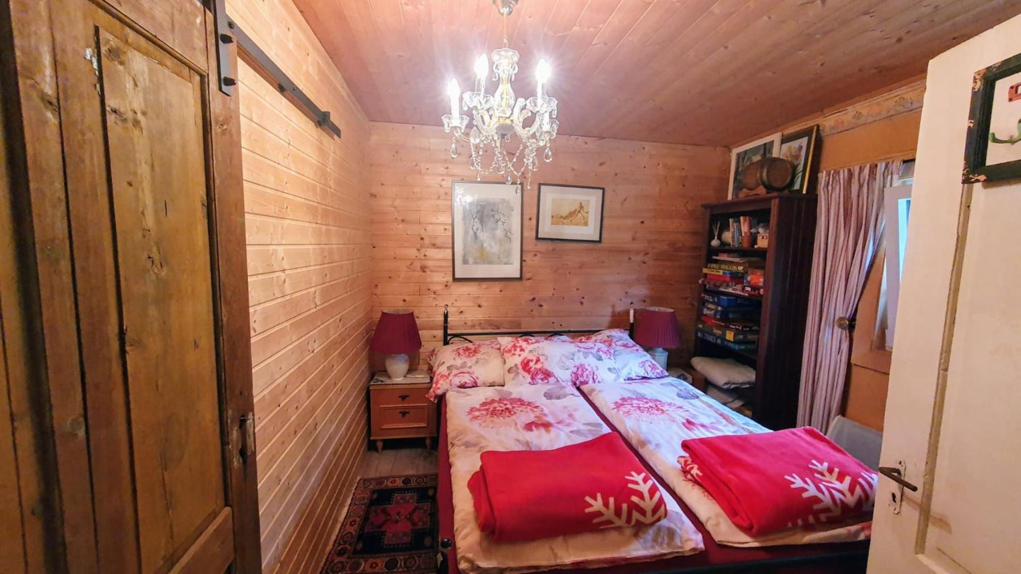 Three-Bedroom House photo 3