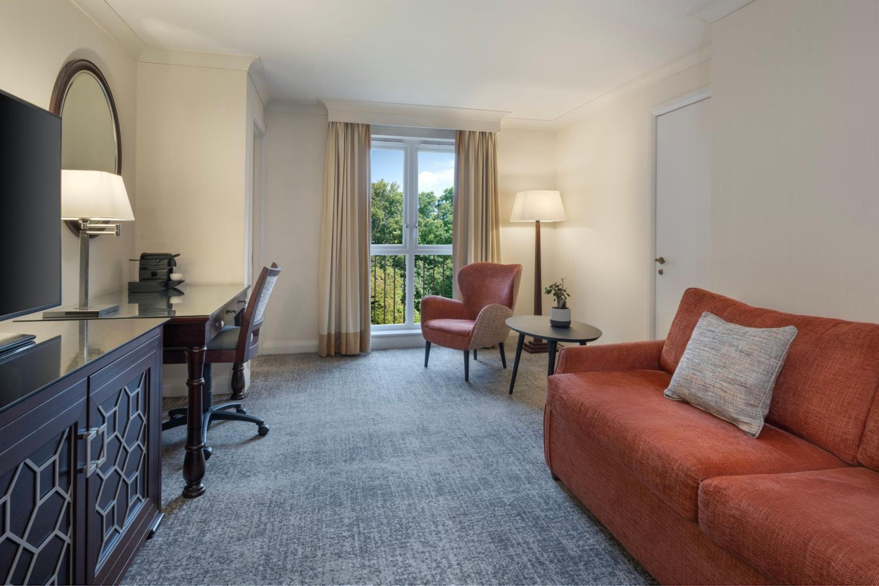 Junior King Suite - Photo 2