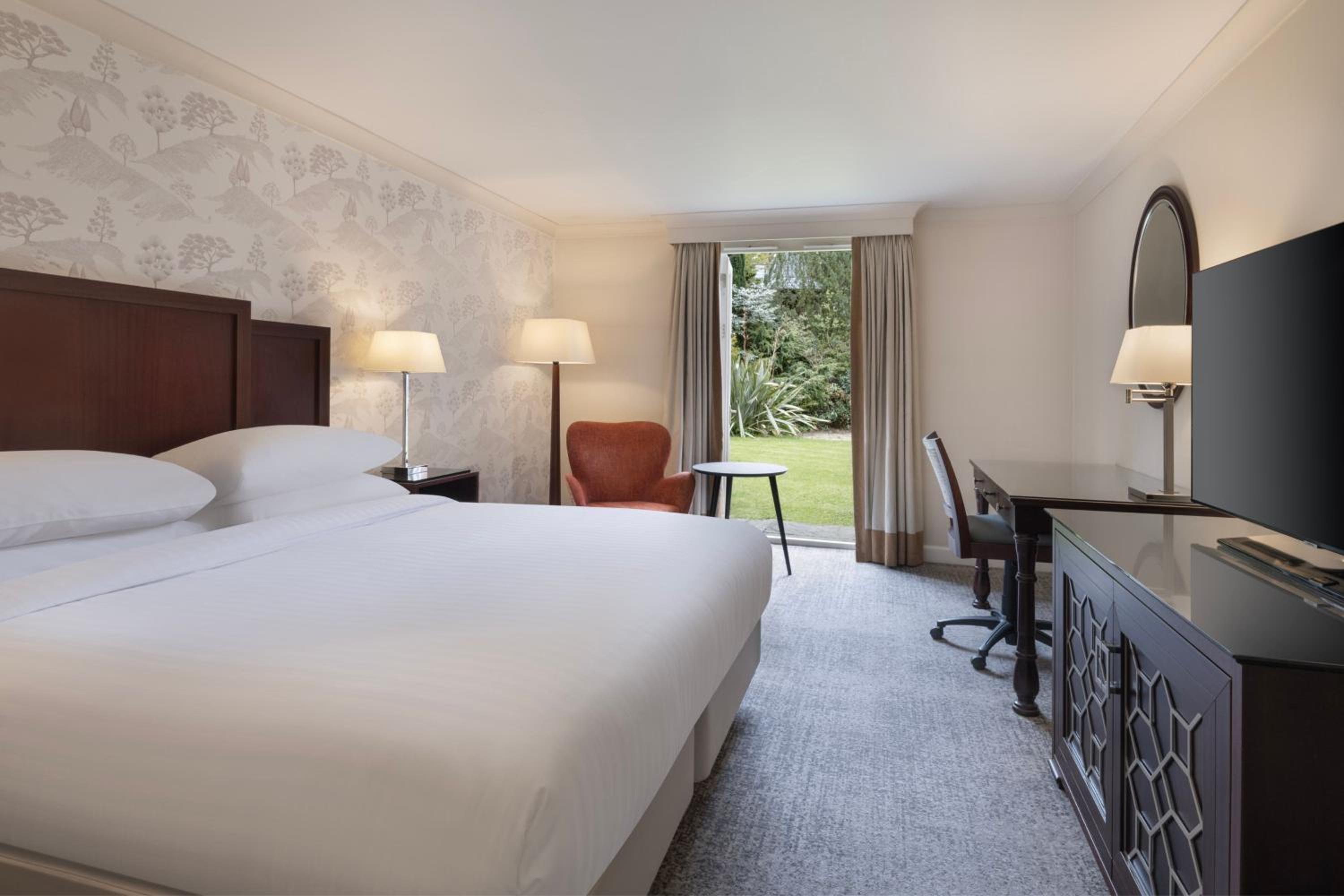 Superior King Room - Photo 8