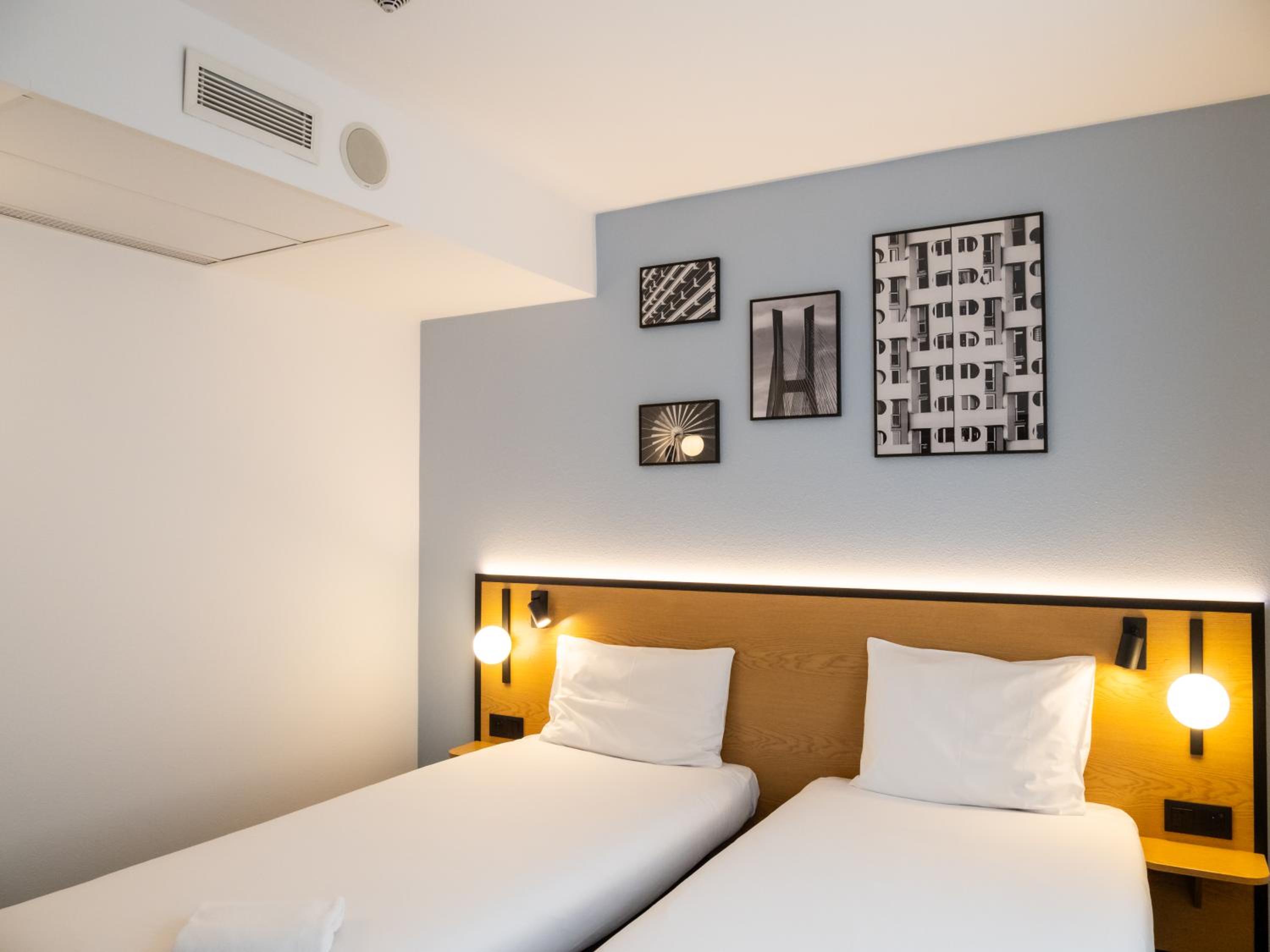 Twin Room - Photo 6