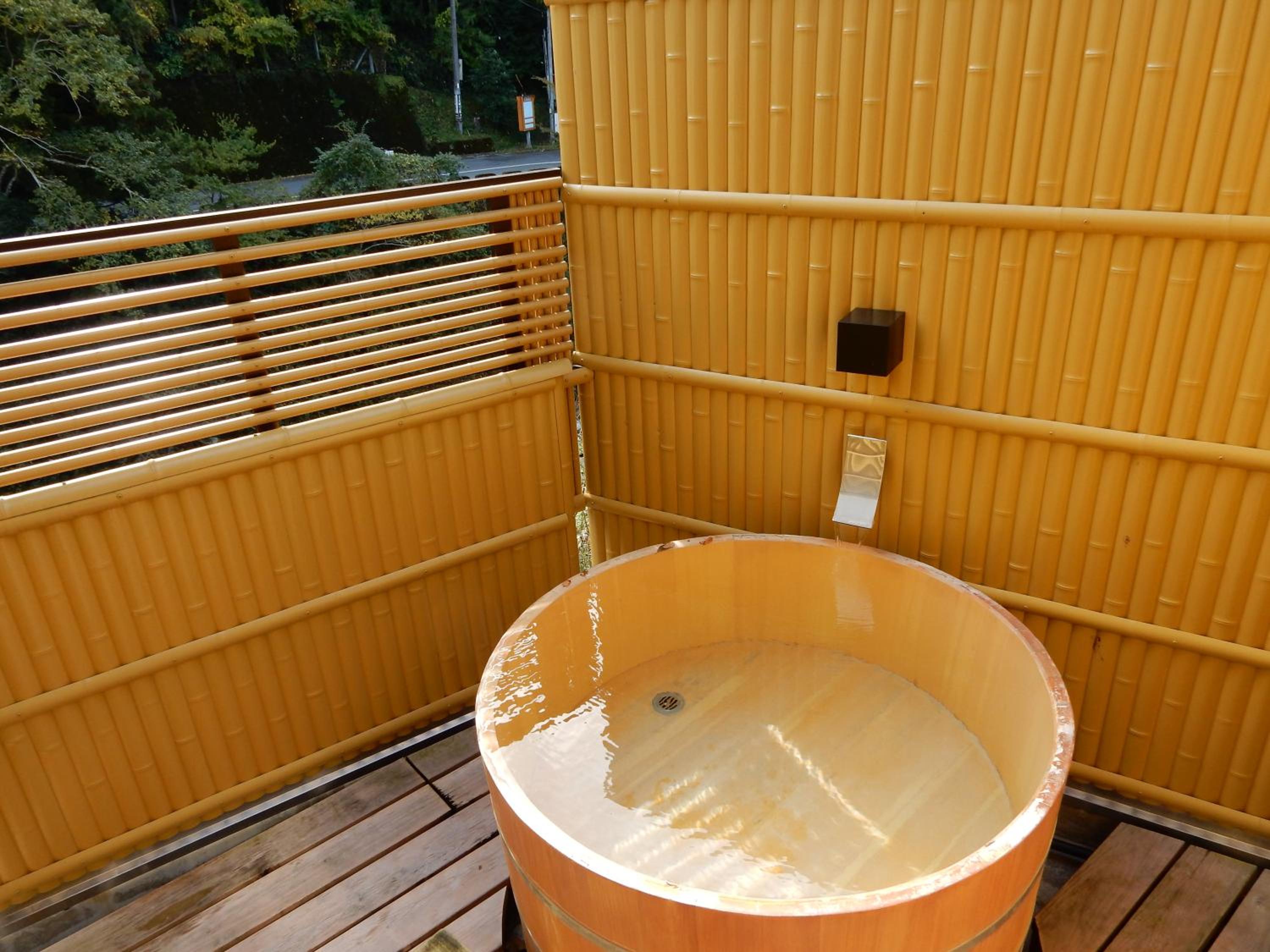 Deluxe Japanese-Style Room with Open-Air Bath and River View photo 3