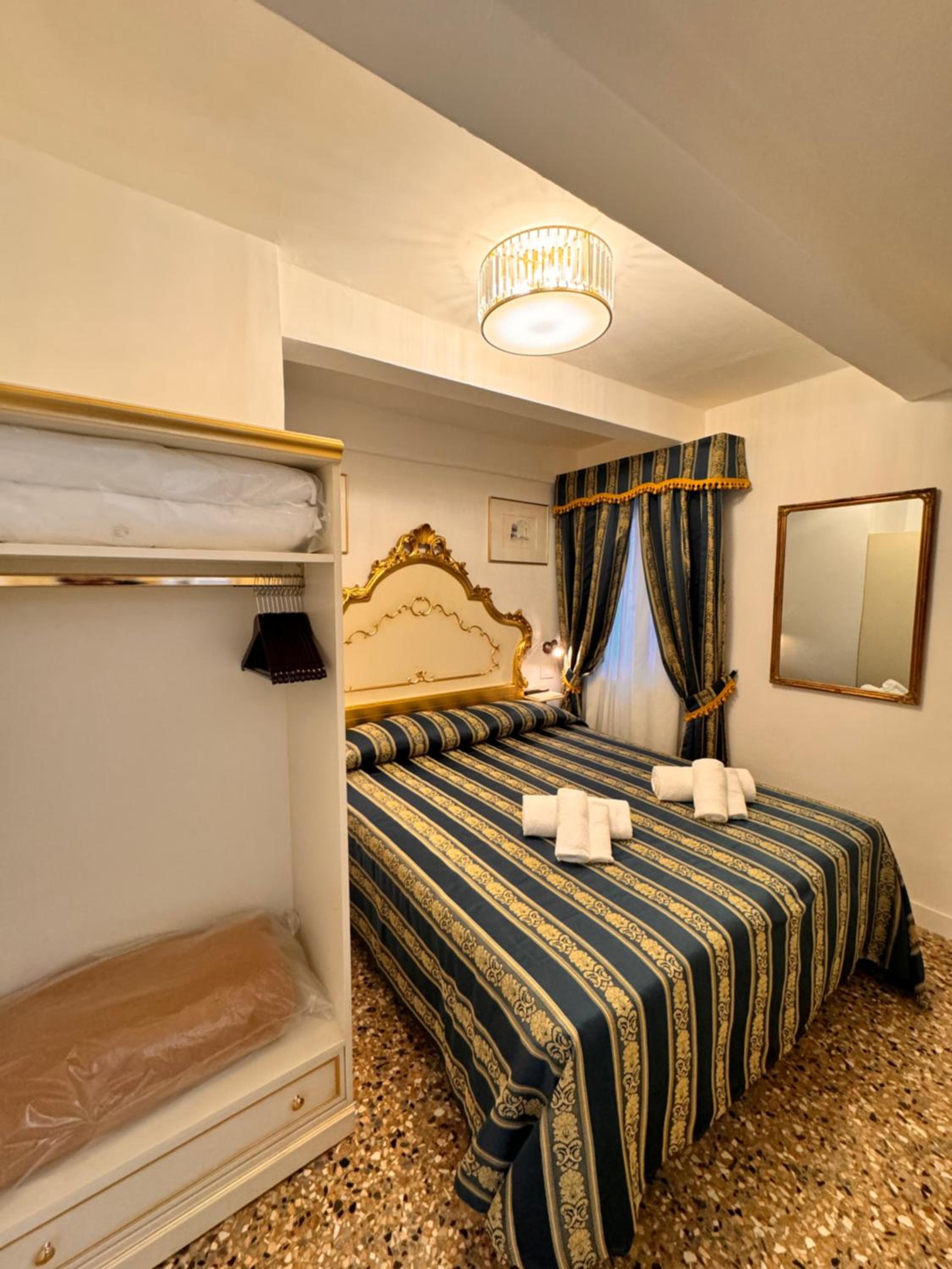 Small Double Room photo 1