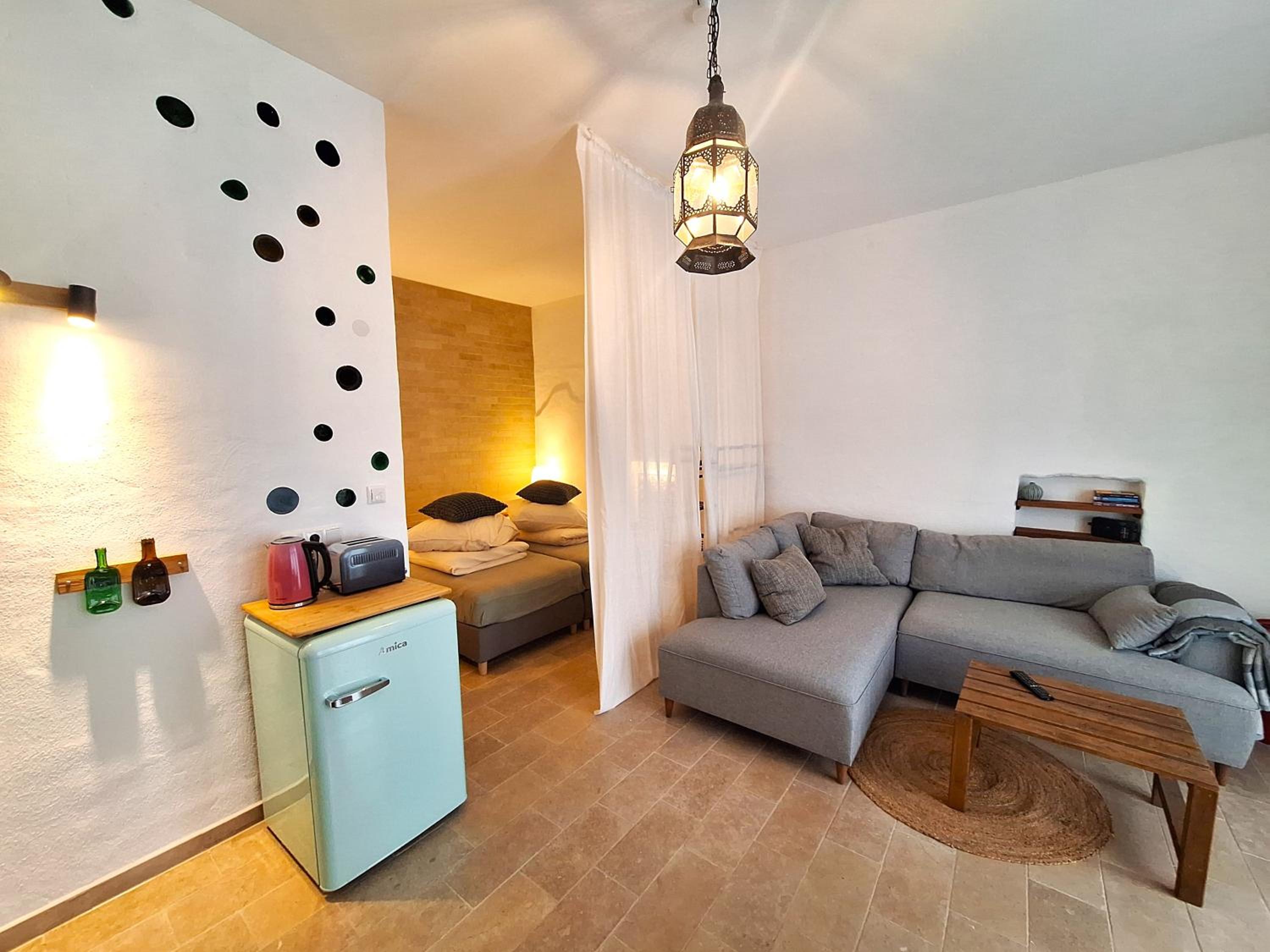 One-Bedroom Apartment photo 1