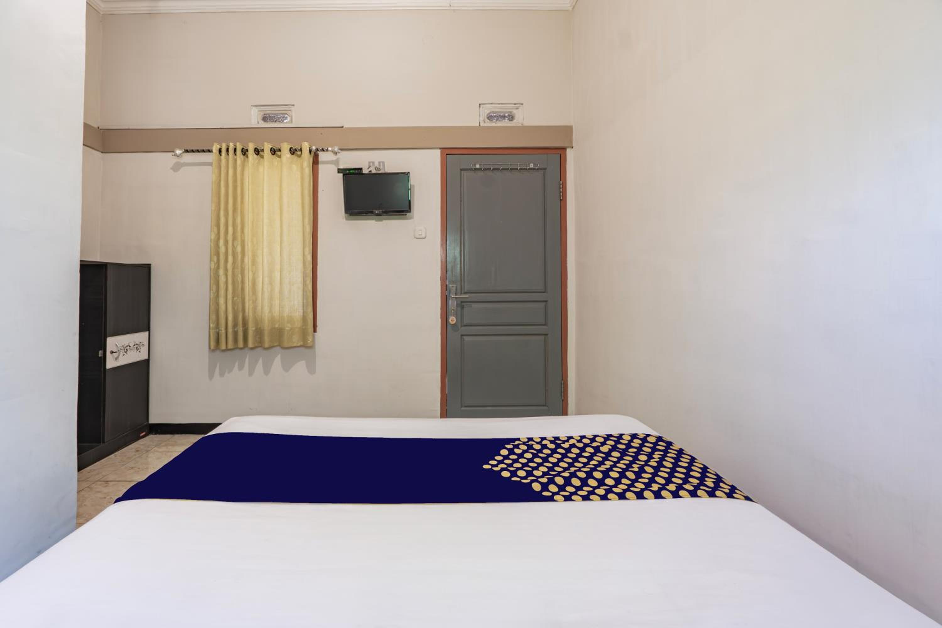 Budget Double Room photo 2