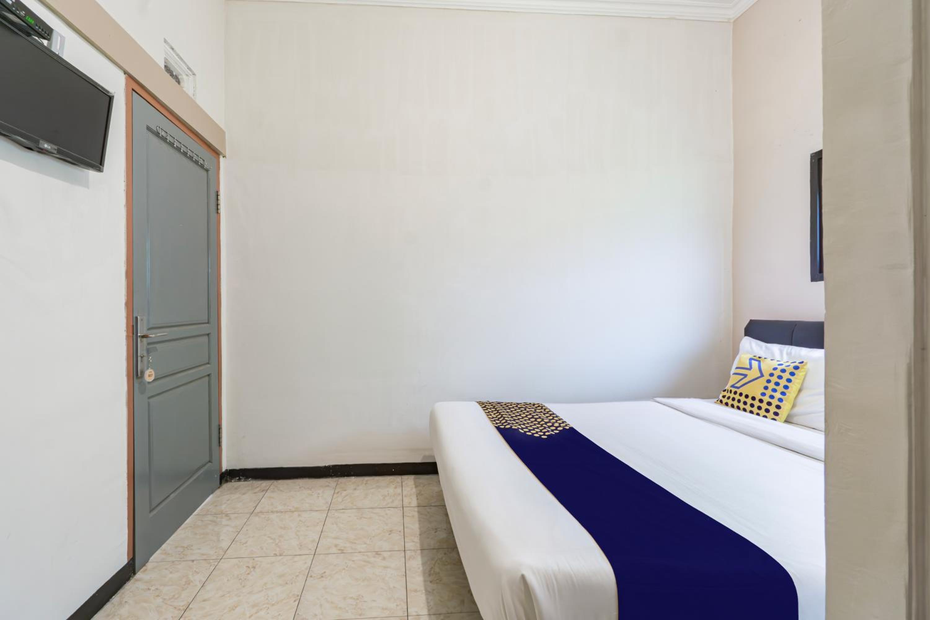 Budget Double Room photo 3