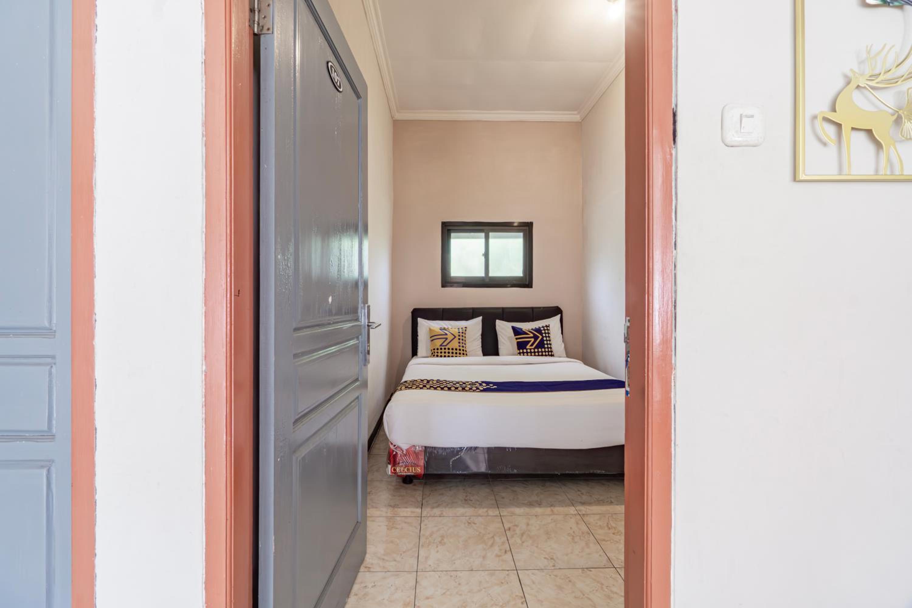 Budget Double Room photo 1